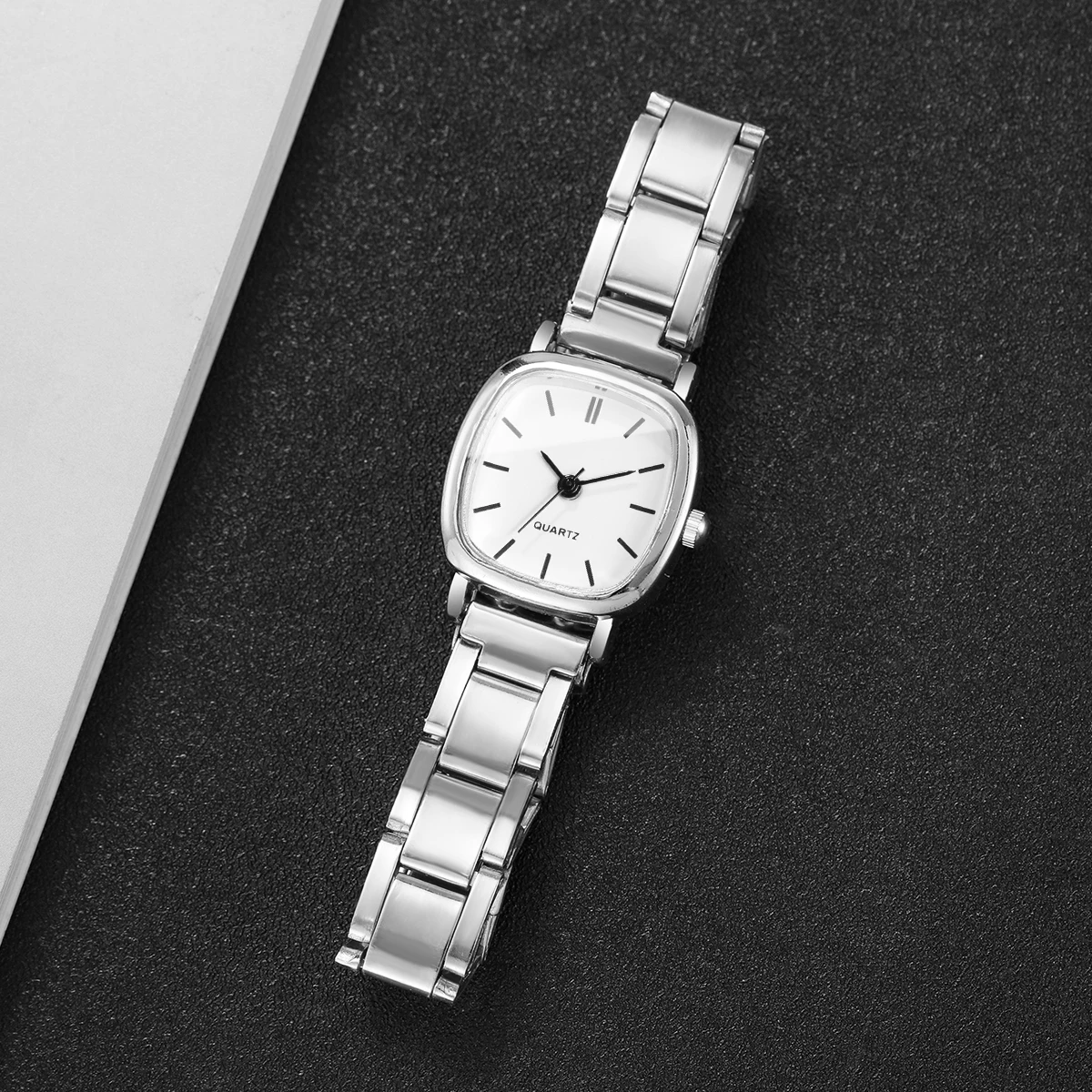 Women's Watch Fashion Leisure Versatile Simple Scale Dial Exquisite Trendy Quartz Watch (Box Not Included)