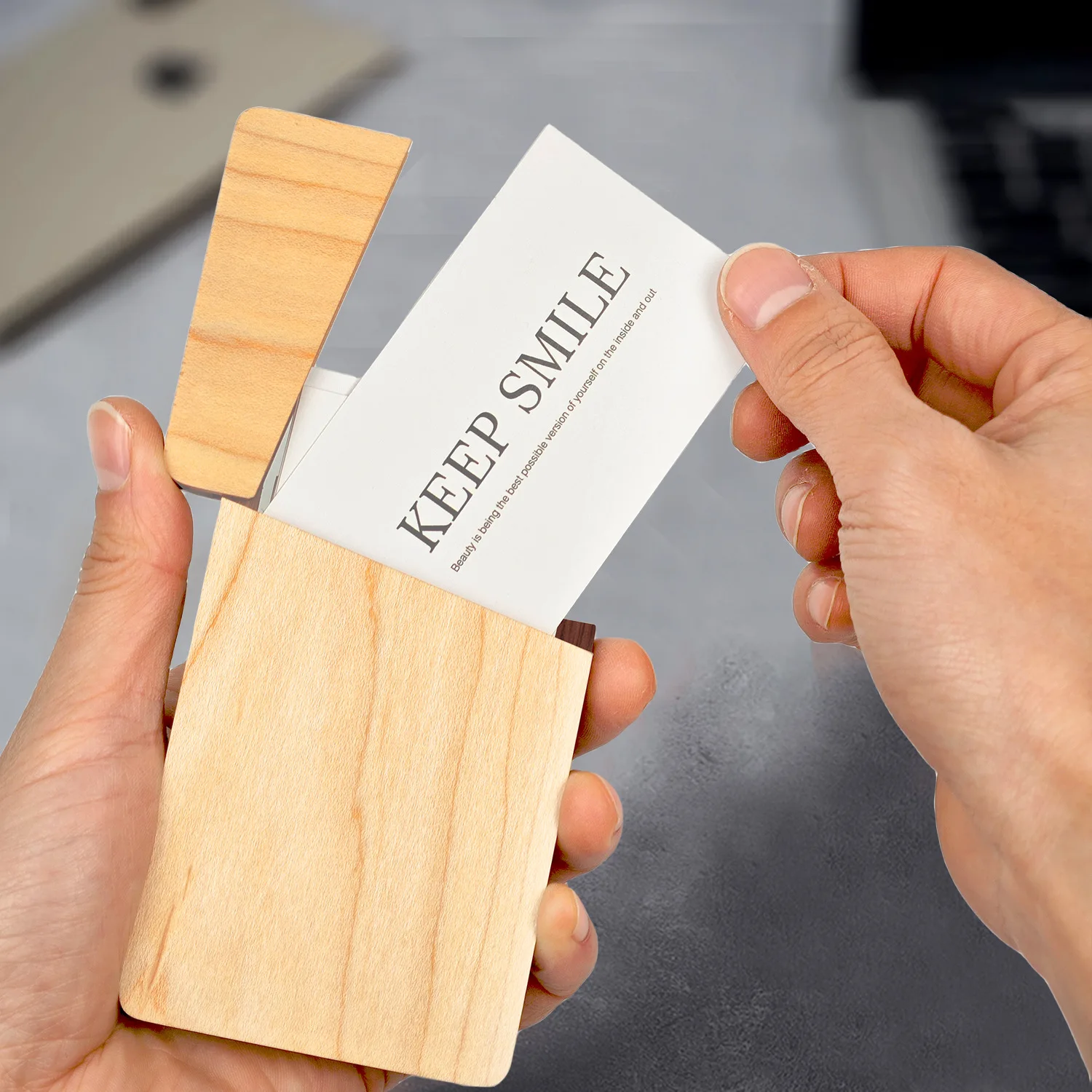 Estuche pequeño de madera para tarjetas de crédito, tarjetero portátil con cierre magnético, almacenamiento de tarjetas de identificación, bolso de mano, monederos de bolsillo, 1 unidad