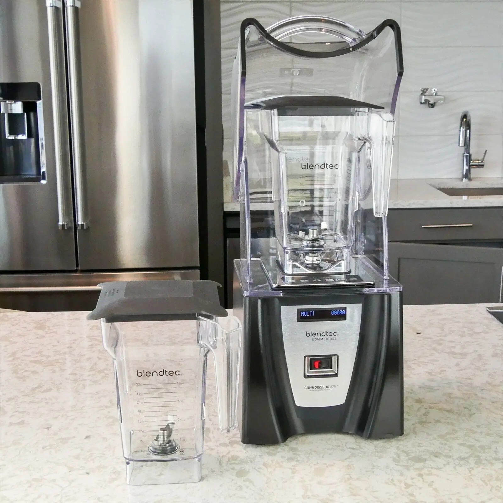 Blendtec Commercial Connoisseur 825 Blender + 2 FourSide Jars