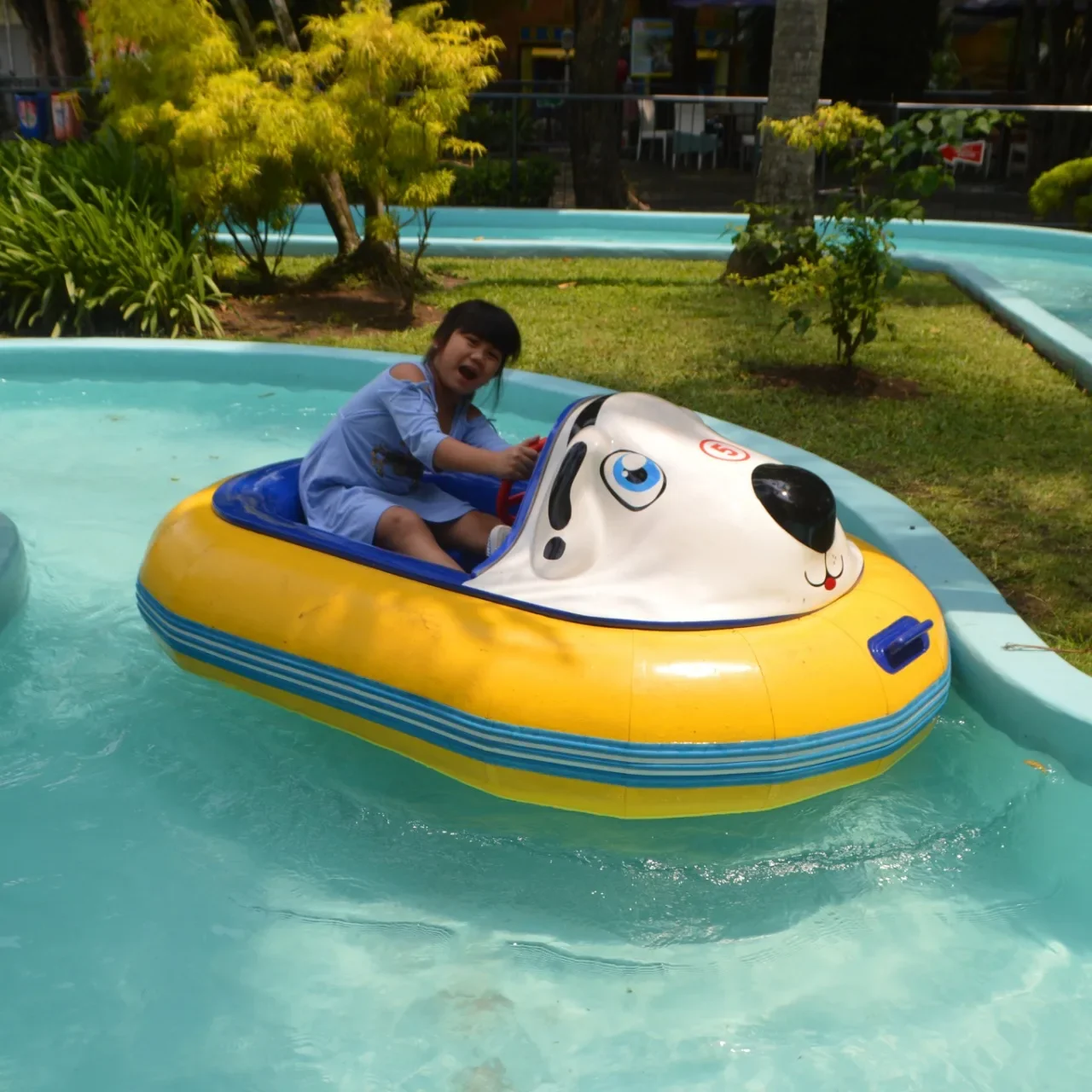 New Water Play Equipment Animal Beach Motorized Battery Inflatable Electric Water Boat