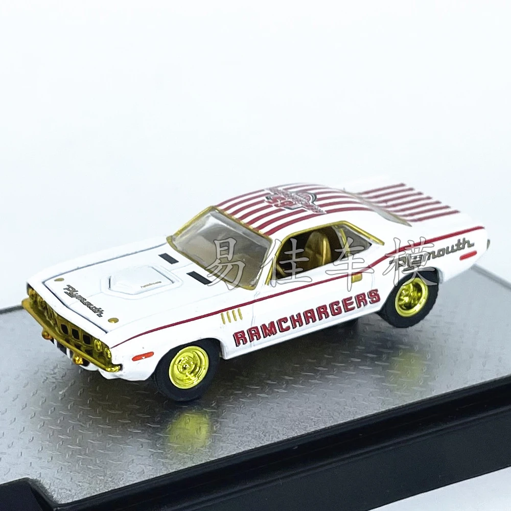 M2 Machines 1/64 1966 dodge L600 C0E  1971 plymouth HEMI Cuda R66 Gold hub Die-cast Alloy Car Model Collection Gift