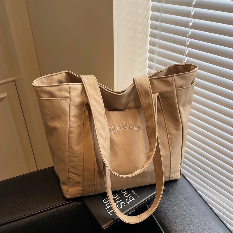 حقائب يد نسائية غير رسمية ذات سعة كبيرة ومتعددة الاستخدامات وسحاب موجز 2025 حقائب كتف جديدة عالية الجودة بلون واحد للتنقل