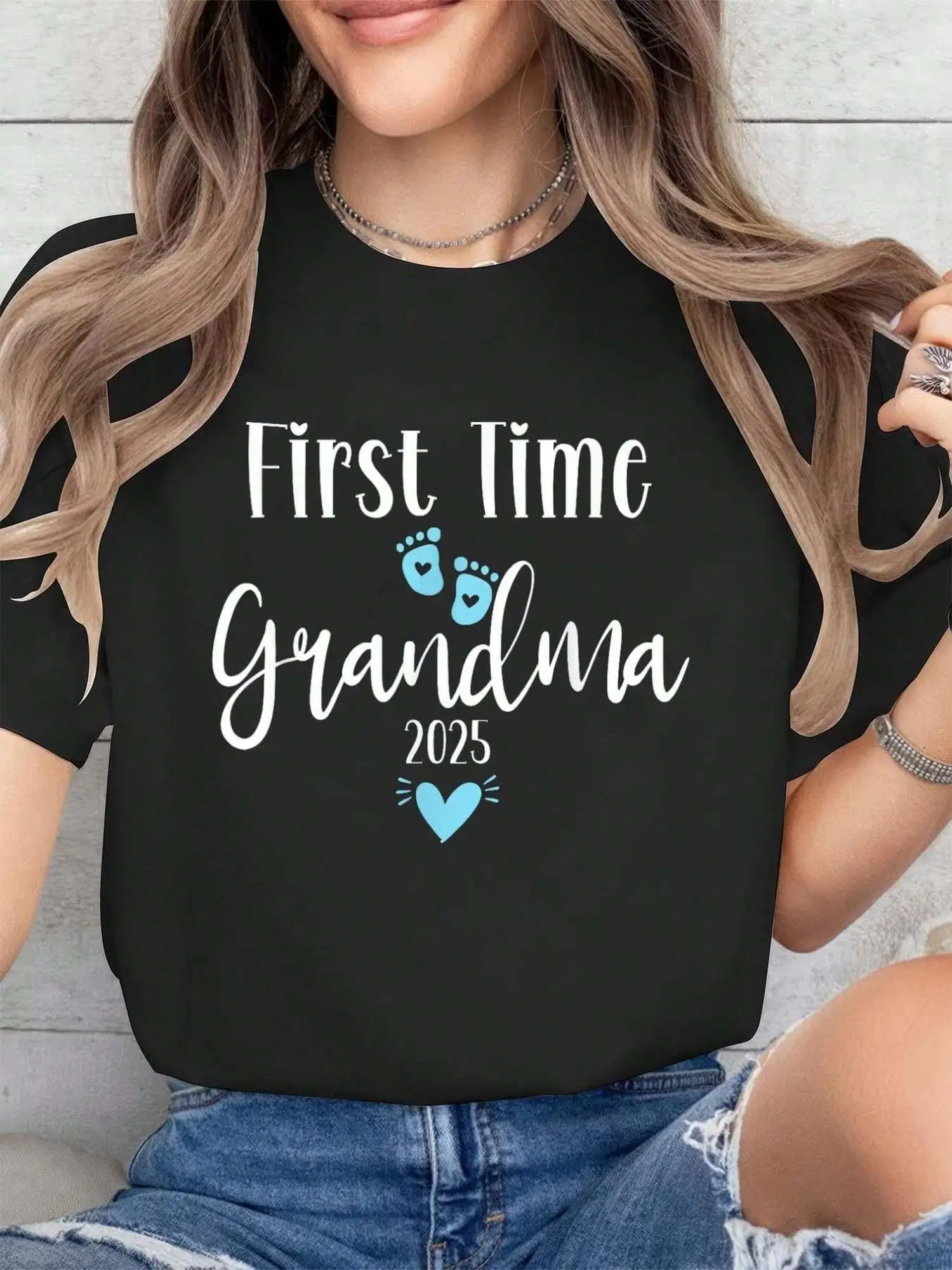 

[Grandma 2025 Tee] Soft, Casual First Time Grandma 2025 Pregnancy Announcement T-Shirt | Crew Neck, Short Sleeve