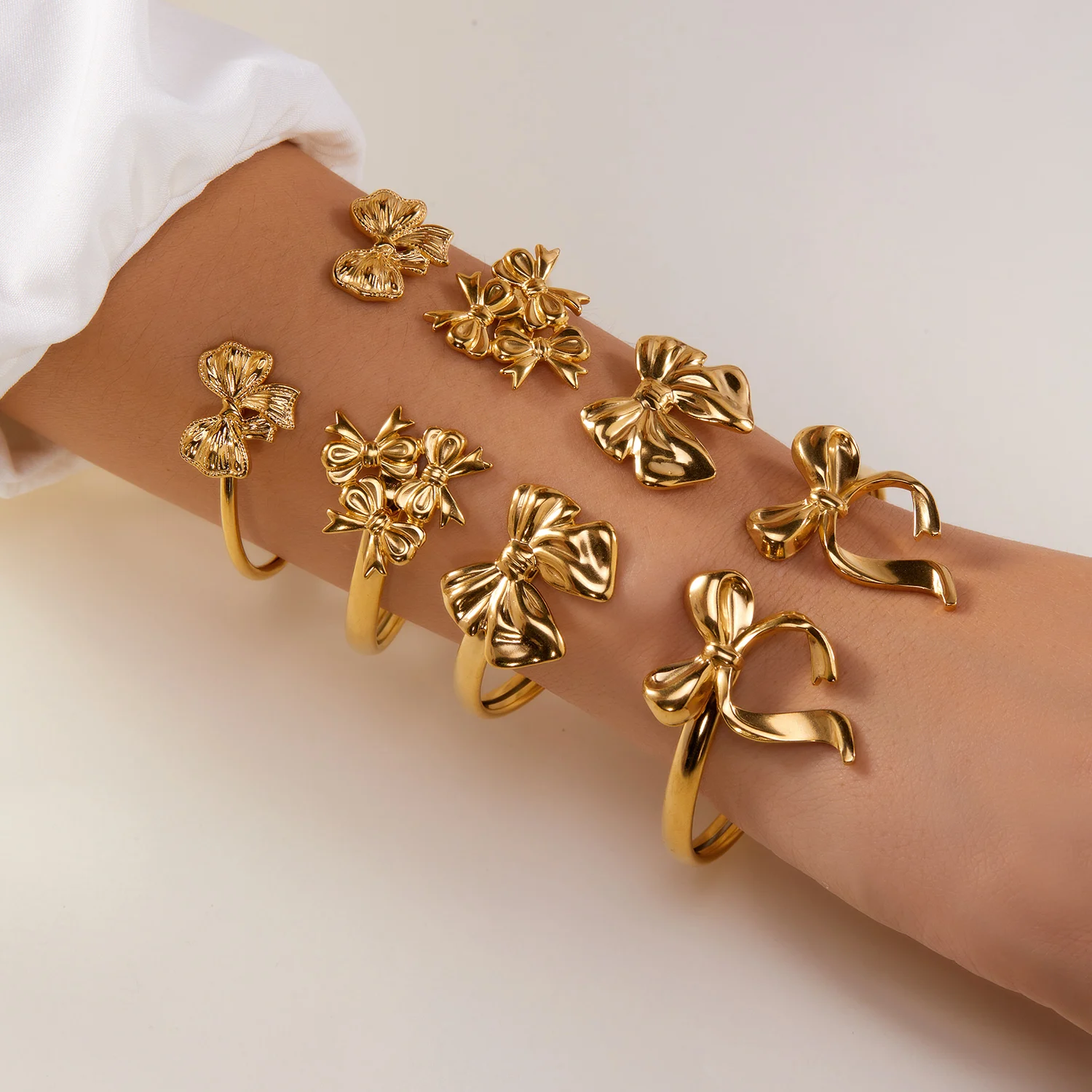 تصميم تحسس الفولاذ المقاوم للصدأ القوس أساور واسعة للنساء الذهب اللون Bowknot مفتوحة قابل للتعديل سوار هدايا مجوهرات الحفلات