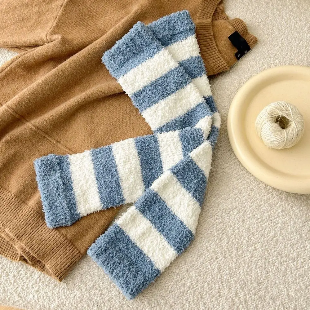 Bonito engrossar quente longo tubo meia capa listra meias chão meias de pelúcia simples aquecedores de perna coral velo meias menina