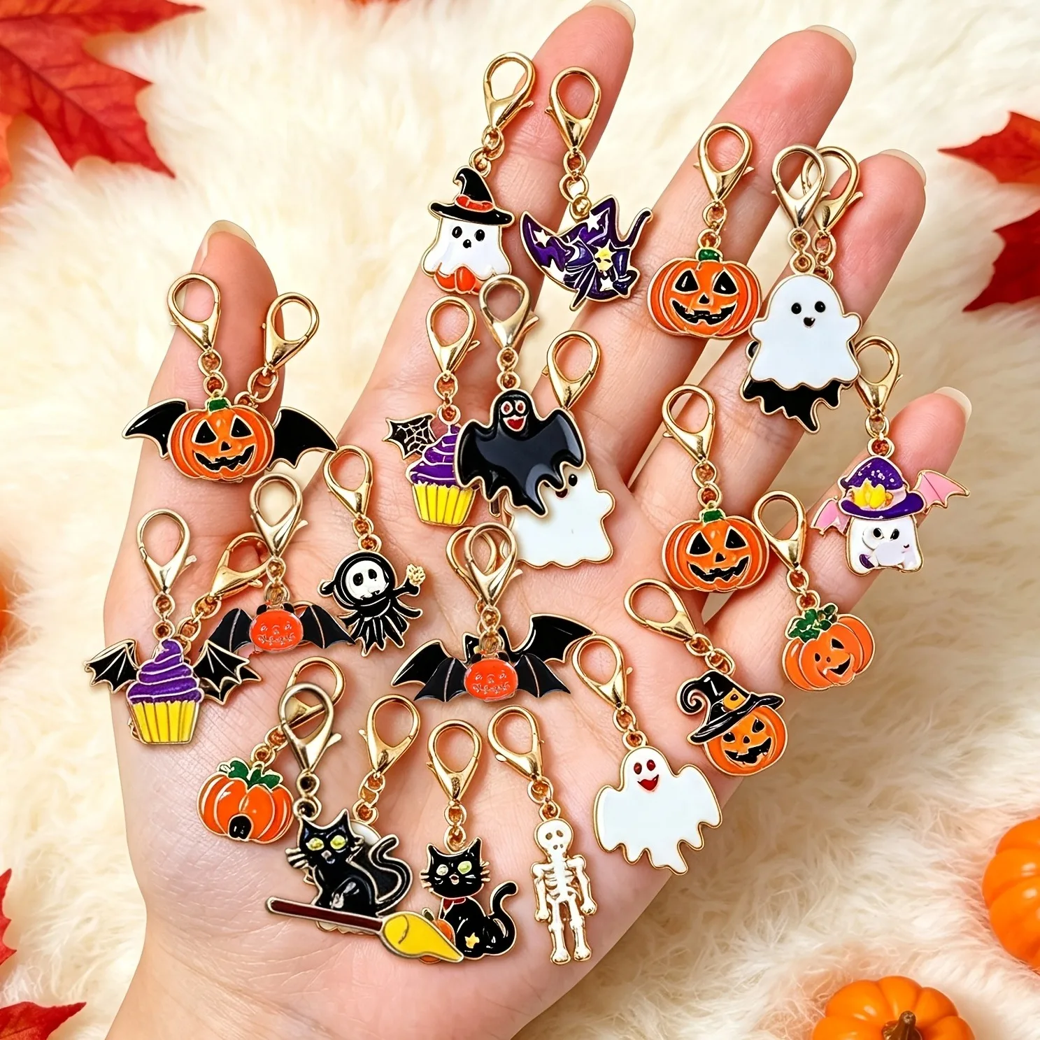 24 Stück zufällige Halloween-Kreativ-Mode-Schlüsselanhänger-Anhänger: Geister, Kürbisse, Fledermäuse, schwarze Katzen, DIY-Zubehör für Taschen, Armbänder und Anhänger. – Detail 11