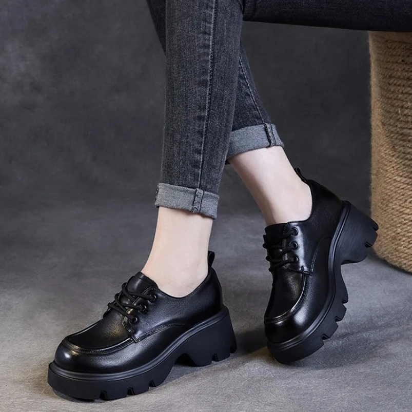 

Новинка 2023 года, осенняя женская обувь из натуральной кожи на толстой подошве, универсальные туфли-лодочки на шнуровке в британском стиле, увеличивающие рост