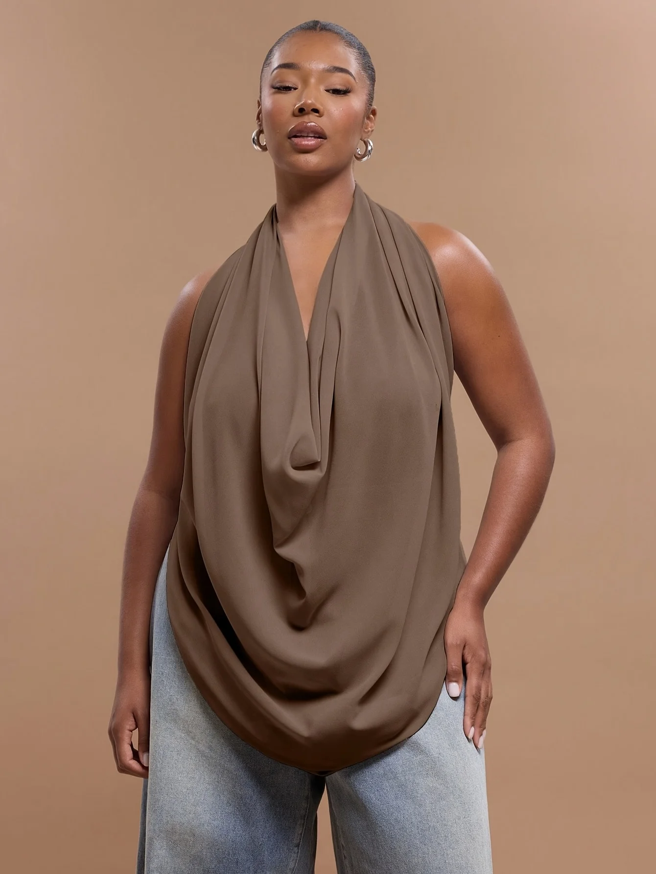 

Элегантный женский топ больших размеров коричневого цвета