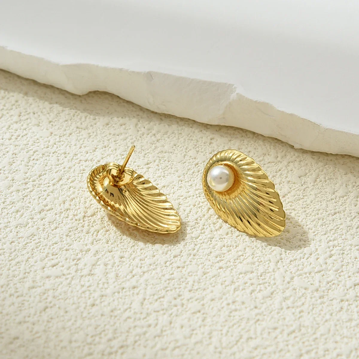

Elegant Baroque Pearl Stud Earrings for Women Simulated Shell Charm Jewelry Stainless Steel Stylish Gift for Girls