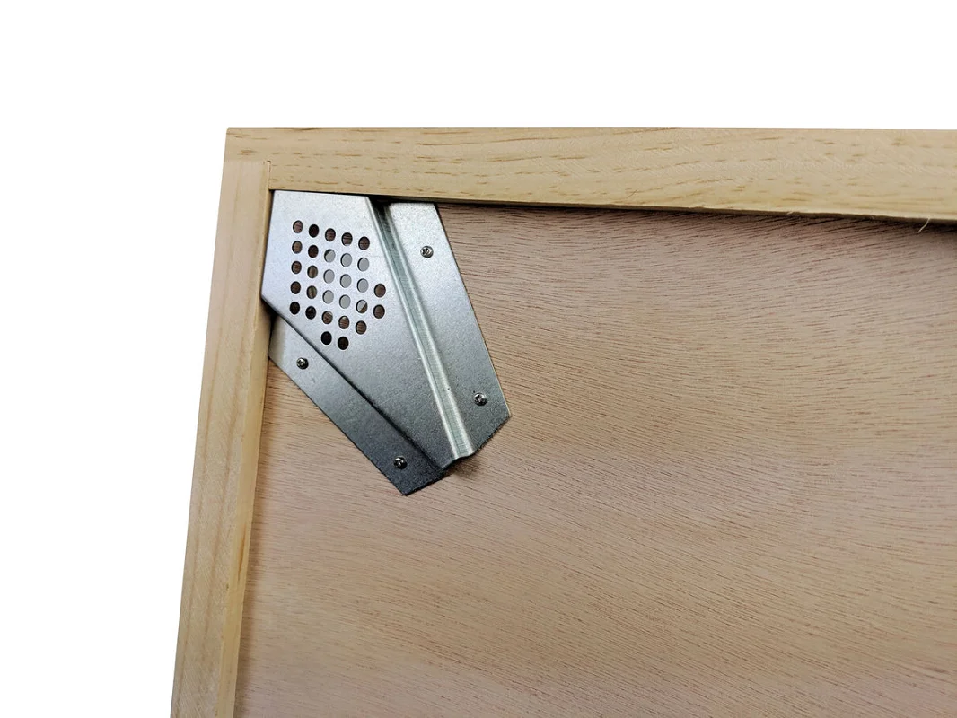 

4PCS Bee Corner Escape for Bee Escape Board Beehive Metal Corner Runner Cages Ventilation Beehive Cover Anti-escape Cage Corner