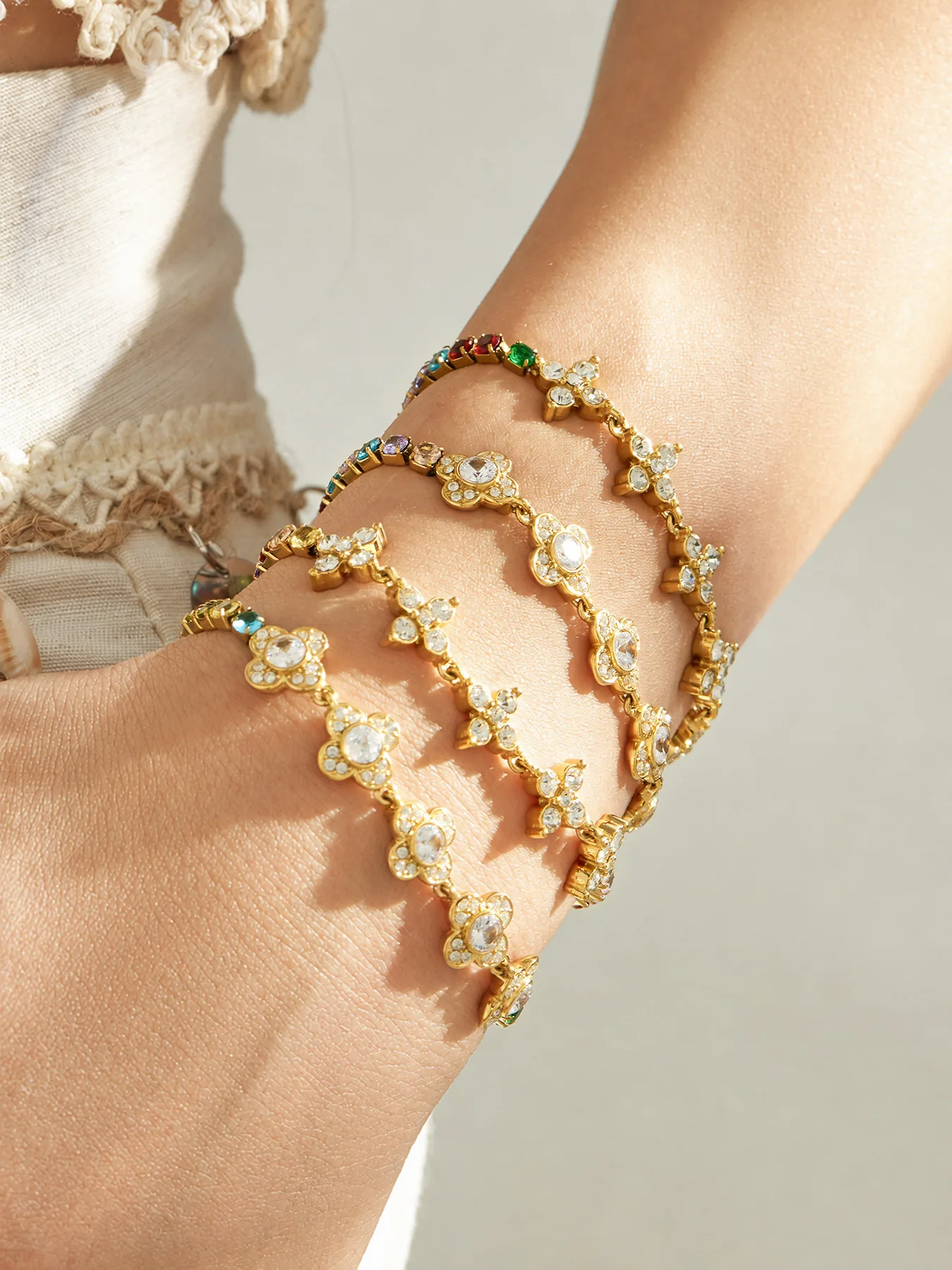 Farbiges Zirkon-Armband Tennis-Armband Edelstahl-Kettenarmbänder 18k Vergoldet Mit CZ-Blumen-Charm-Armbändern für Damen – Detail 4
