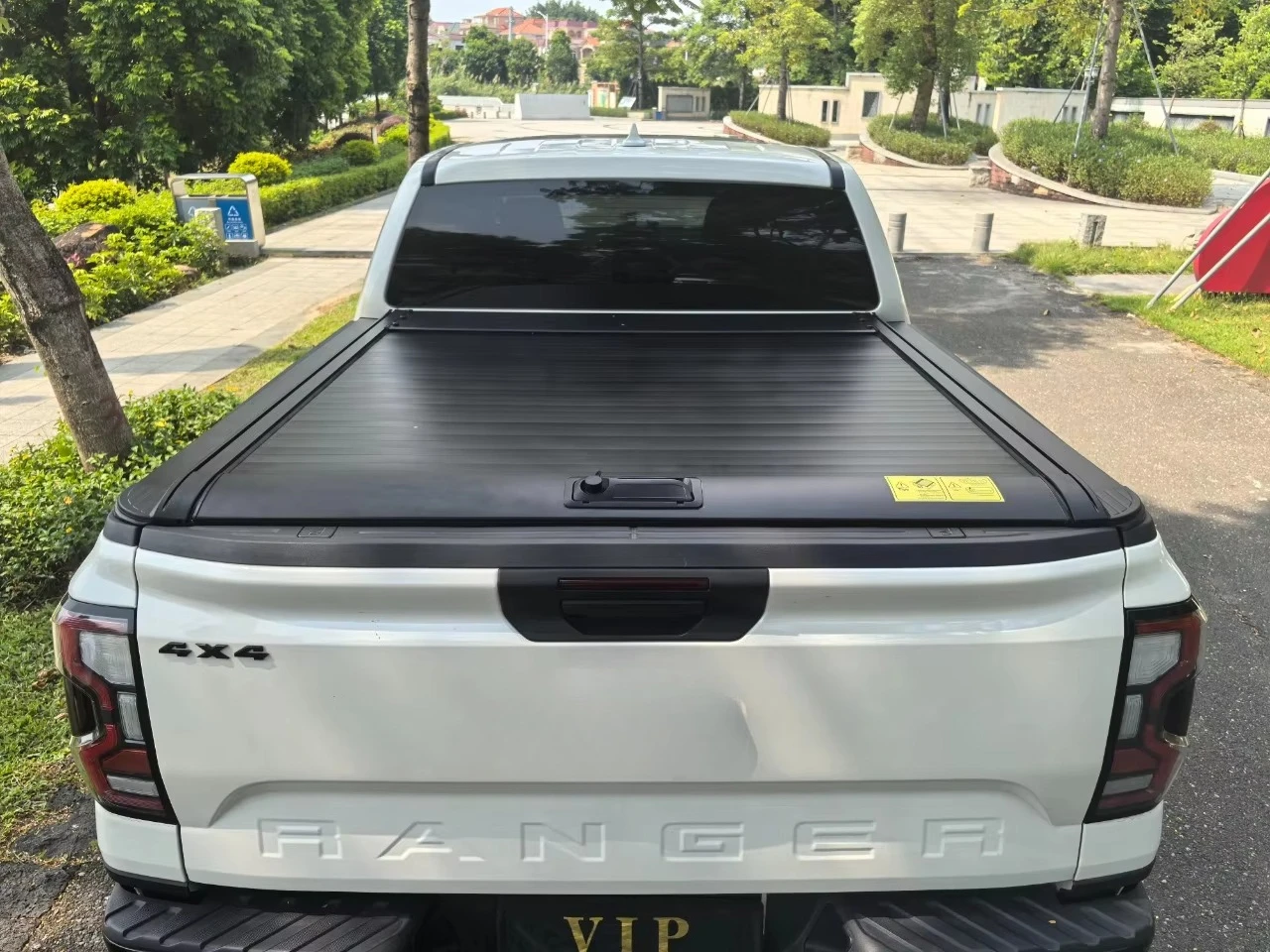 

Retractable Aluminum Alloy Waterproof Roller Shutter Lid for Ford Ranger Chevrolet Silverado Ram Pickup Trucks 2022-2023