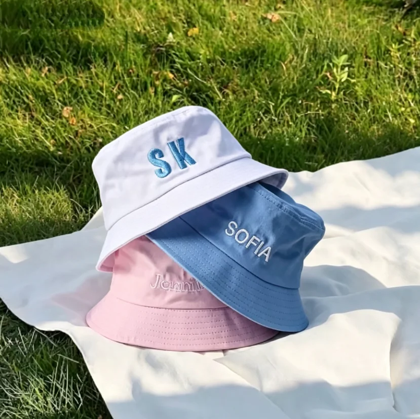 Hat Floppy Wide - パーソナライズされたバケットハット、花嫁用ワイドブリムバケットハット、パーソナライズされたギフト、フロッピーハット、独身パーティーのギフト、ブライズメイドギフト