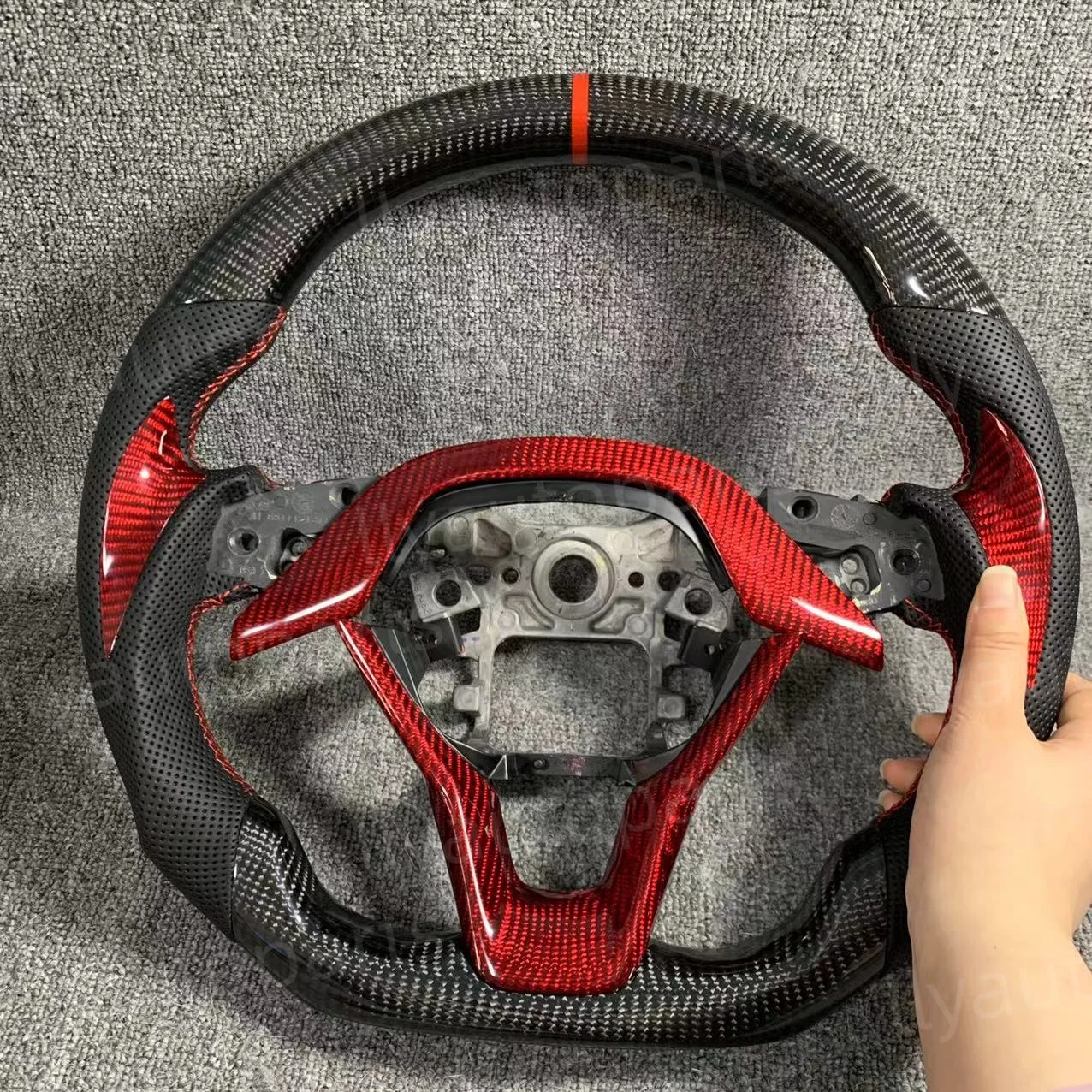 

Индивидуальное рулевое колесо из углеродного волокна с красной крышкой из углеродного волокна для Honda Accord 10th 2018-2023 с задней карбоновой крышкой