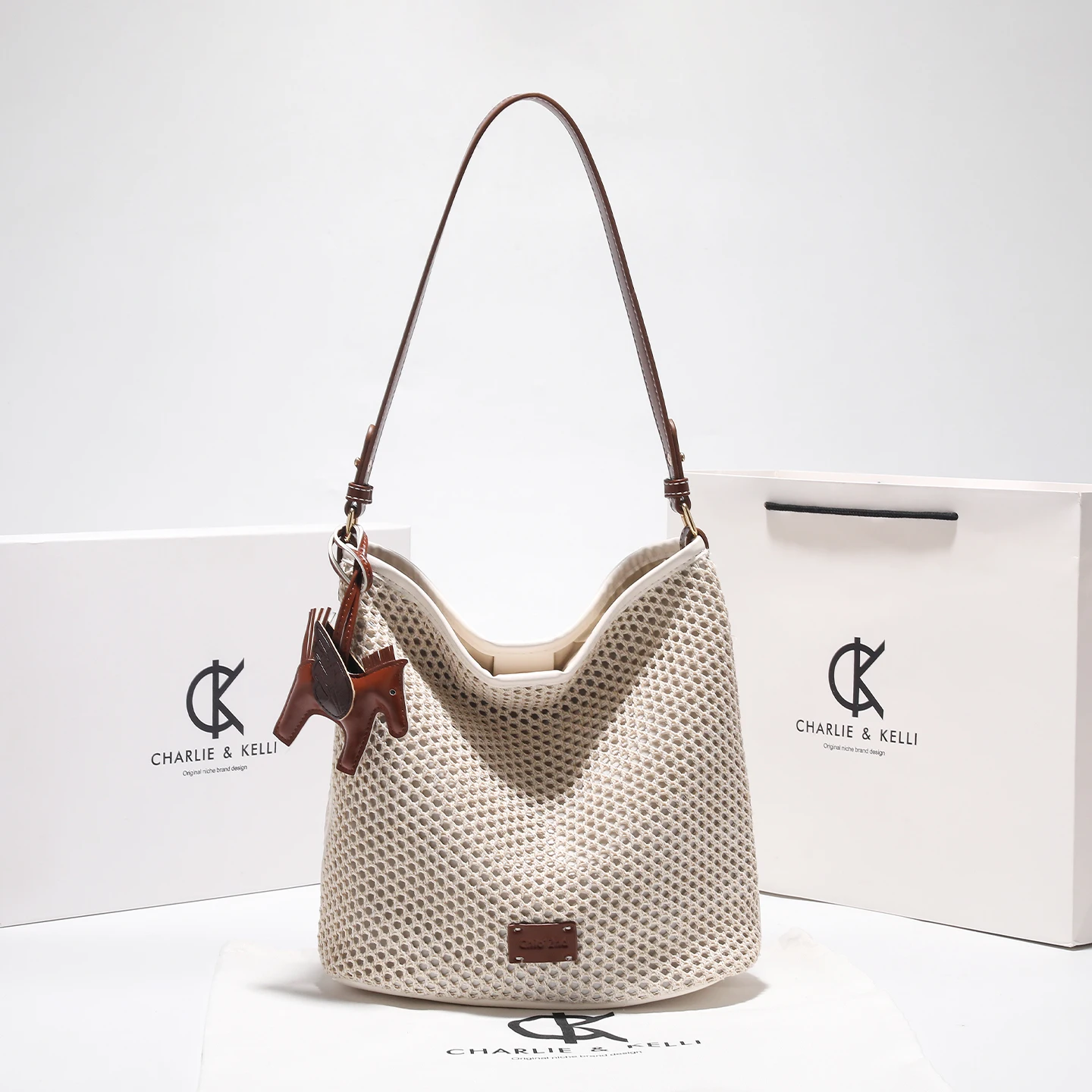 

Charlie Kelli Women's Faionable Simple Woven Bag Versatile oulder Bag Underarm Bag Casual Sle Polyester Magnetic...