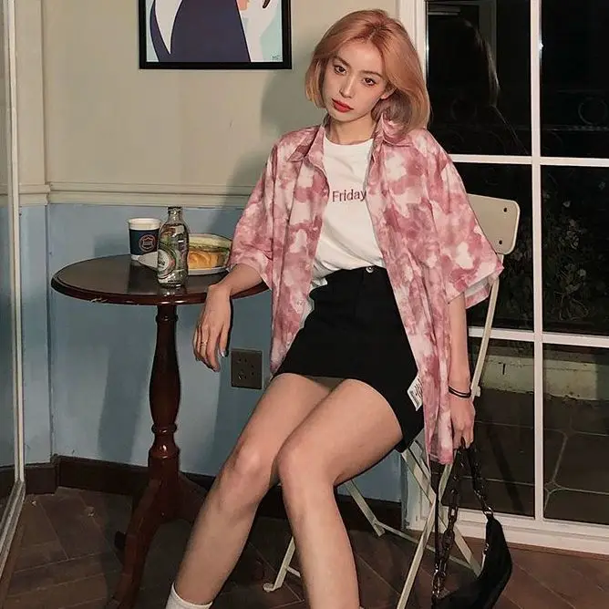 Antique Style Tie-dye Short-sleeved Shirt for Women in 2025 Spring and Summer New Loose Hong Kong Style Niche Design Versatile