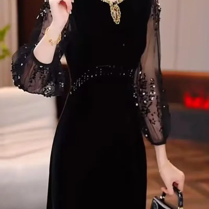 2026Autumn Winter Temperamentsocialite Goddessstyle Light Luxurydress with Waistcinching Revealing Lace Patchwork Versatiledress