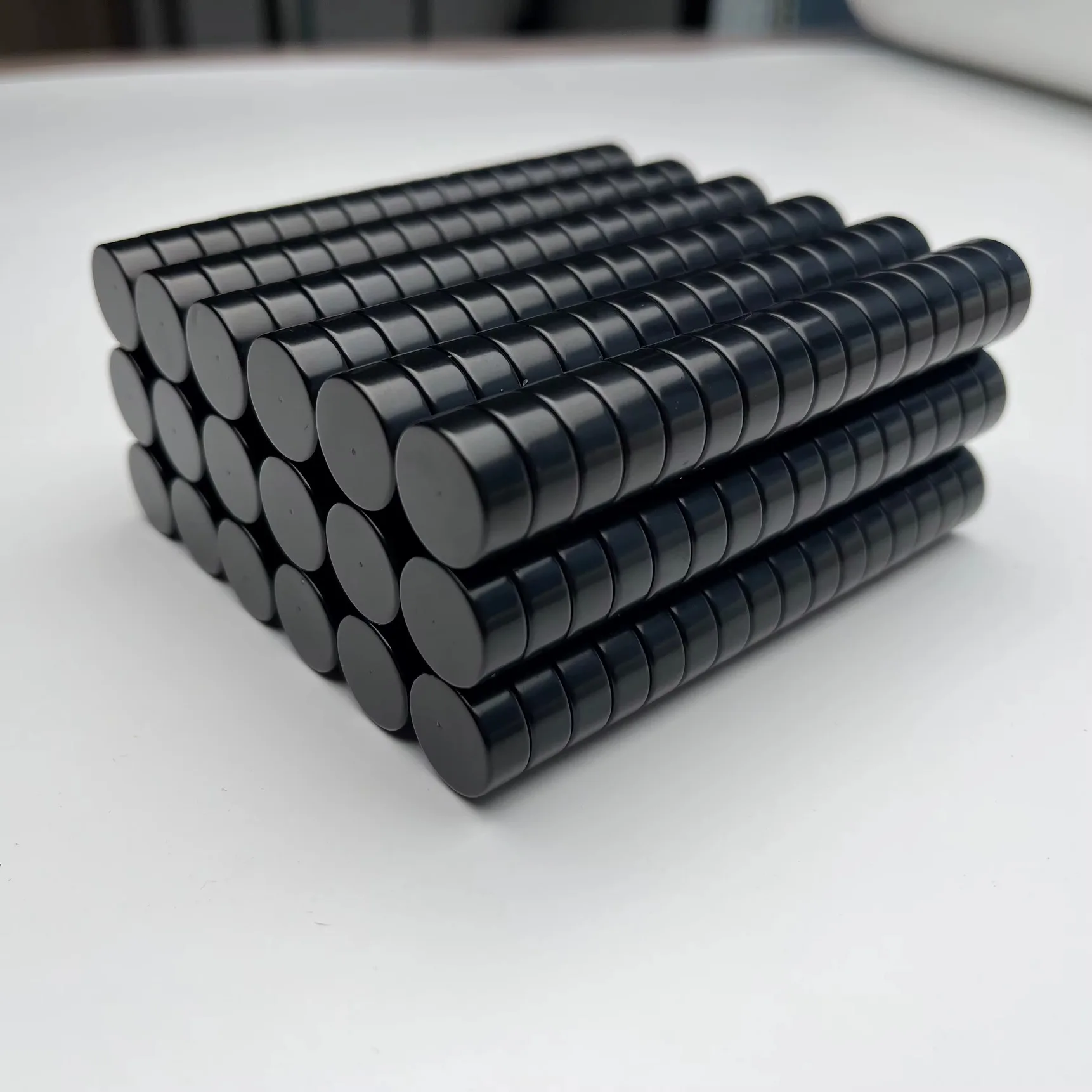 N52 10x2 10X5 6x2 6x3 Epoxy  Neodymium Magnet Non-conducting Black Motor Ebike Compressor Corrosion High Temperrature Resistance