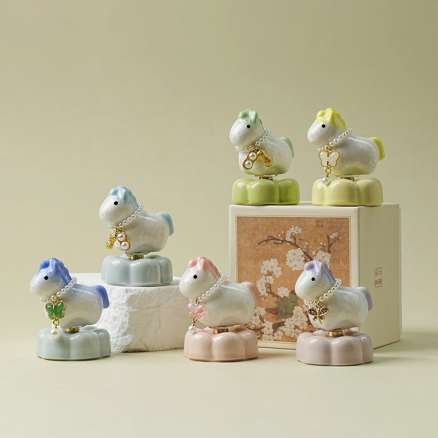 Creative Spinning Horse: Desktop Decorative Mood Stabilizer Figurine from Jingdezhen,the Ceramics Capital—Ceramic Souvenir