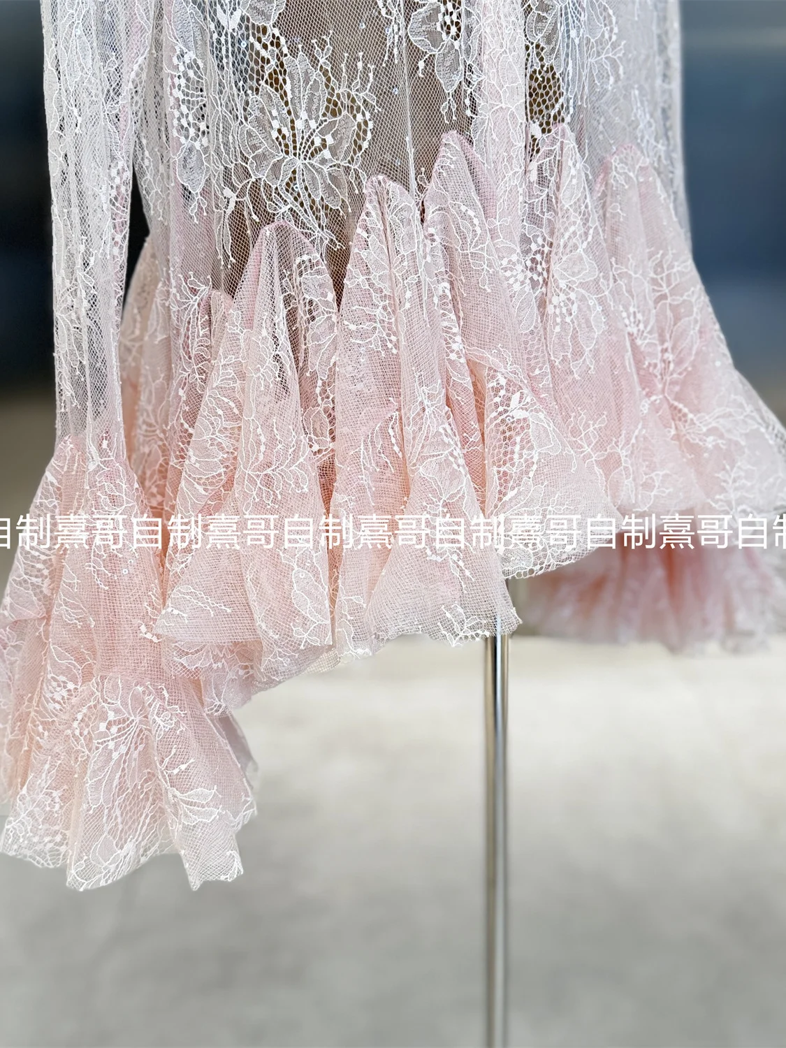 Designer di nicchia vietnamita delicato ricamo con paillettes pizzo floreale manica a campana petalo camicetta di pizzo donna top abito camicia dolce femminile