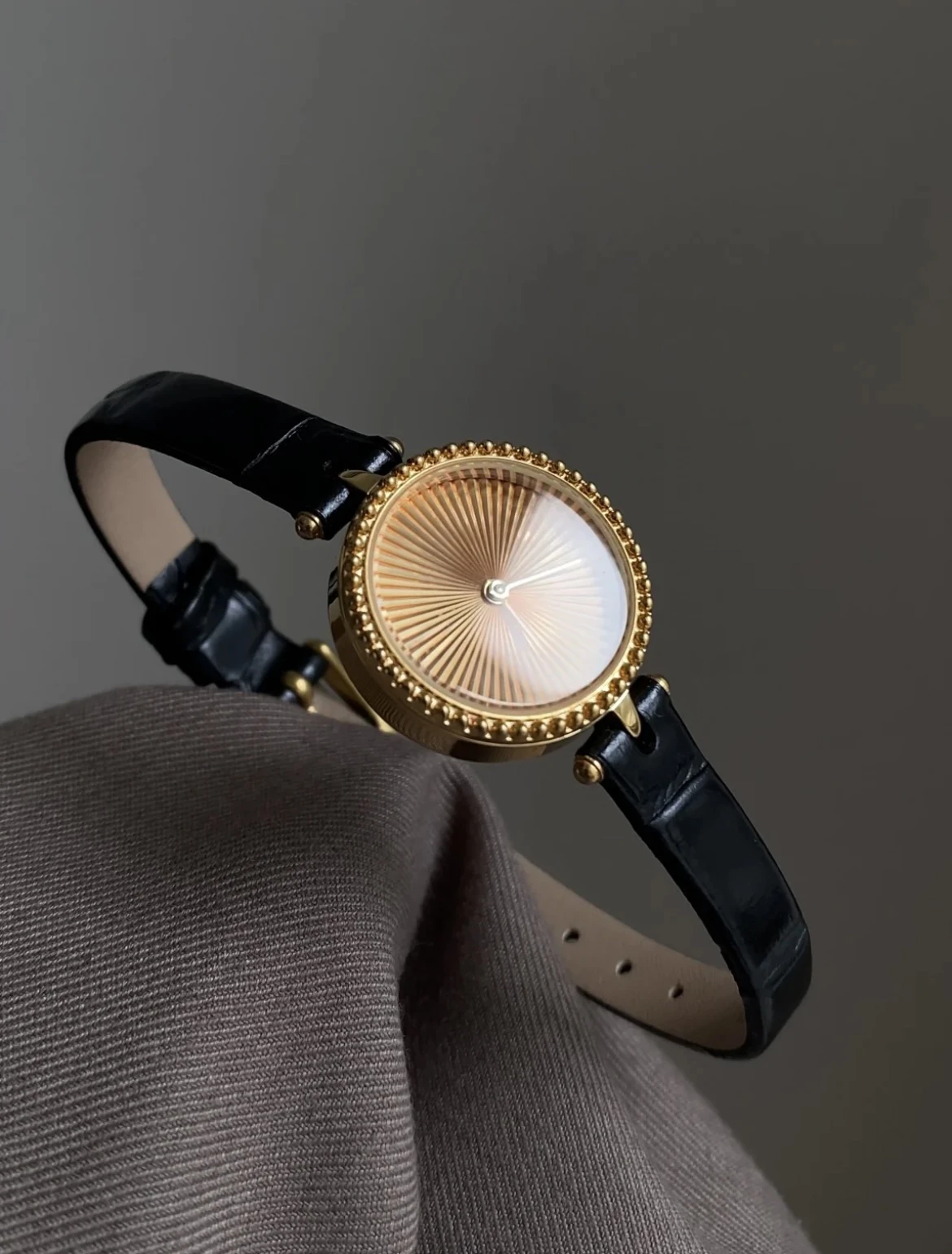 

Минималистичный дизайн, изысканные и компактные женские часы «Богиня», высококачественные роскошные часы нового стиля 2025 года.