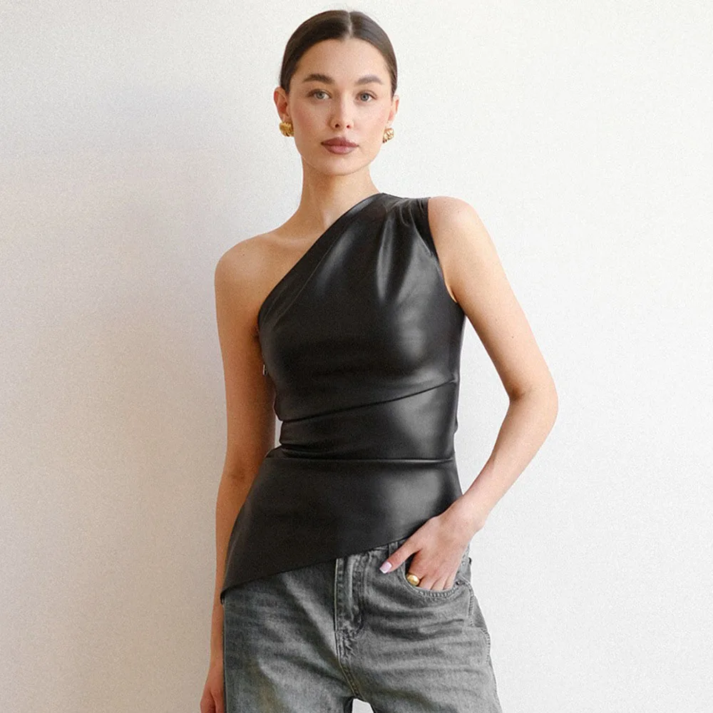 Einfarbiges, ärmelloses, unregelmäßiges, schulterfreies T-Shirt aus Leder mit schrägem Kragen, sexy, schmal geschnitten, mit Reißverschluss – Detail 10