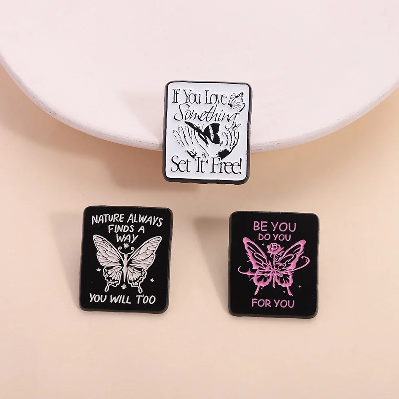Animal Brooch Cartoon Dark Style Moth Metal Badge Small Gift Wholesale Bag Pins for Backpacks Cap Pin Backpack Accessories Lapel