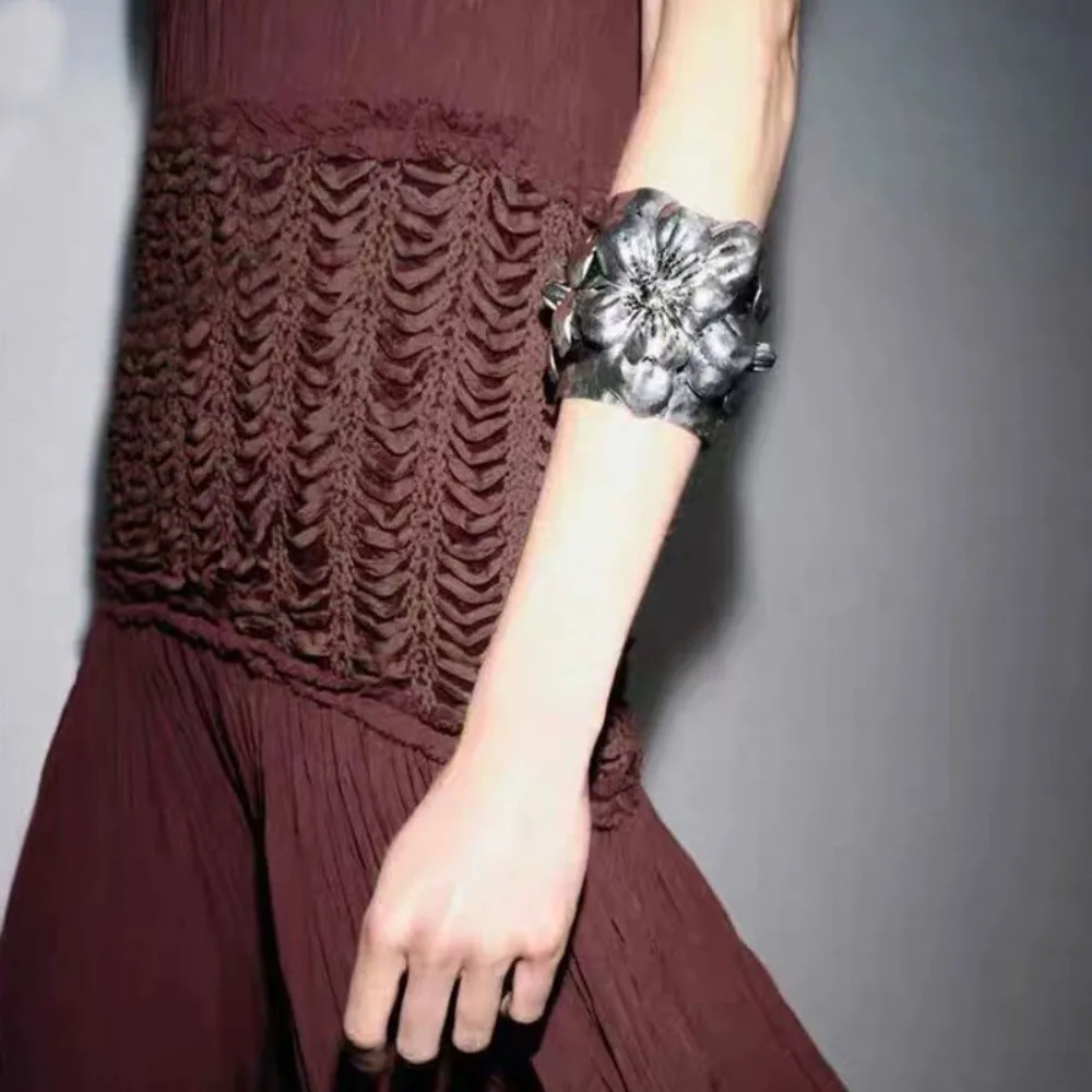 

Wide Open Exaggerated Flower Bangle Armlet Irregular Metal Flower Bracelet Retro Golden Women's Wrist Jewelry Festival Gifts