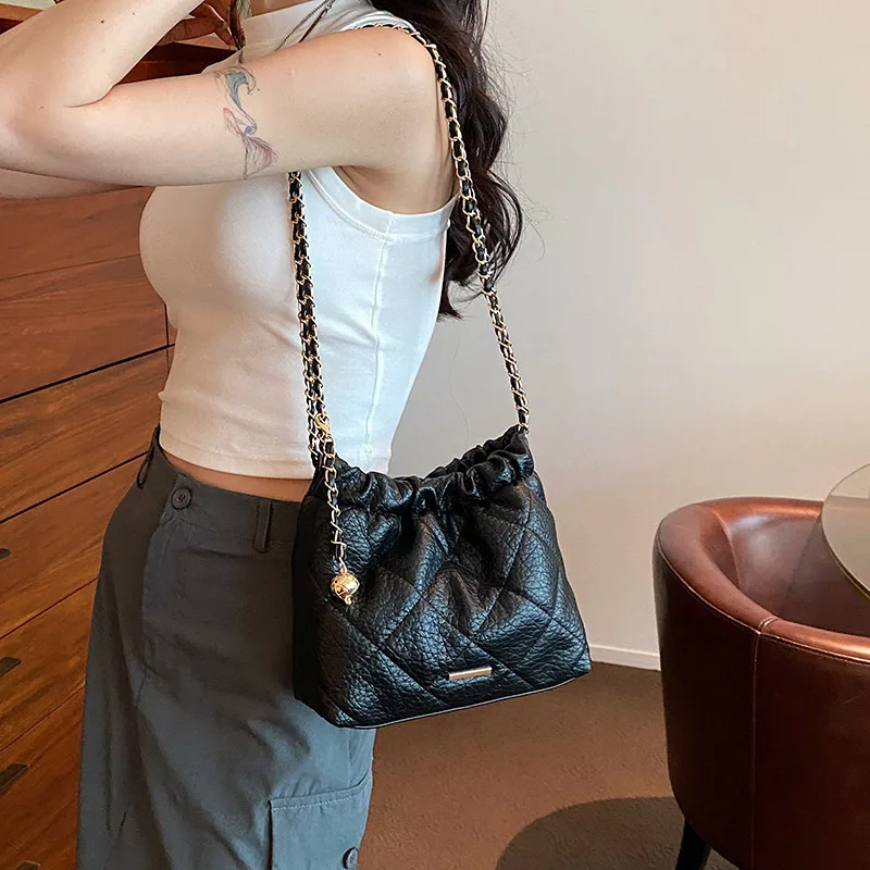 PU leather Soft Pleated Plaid Crossbody Bag Bucket Bag Large Capacity Pouch Luxury Adjustable chain Shoulder Bag