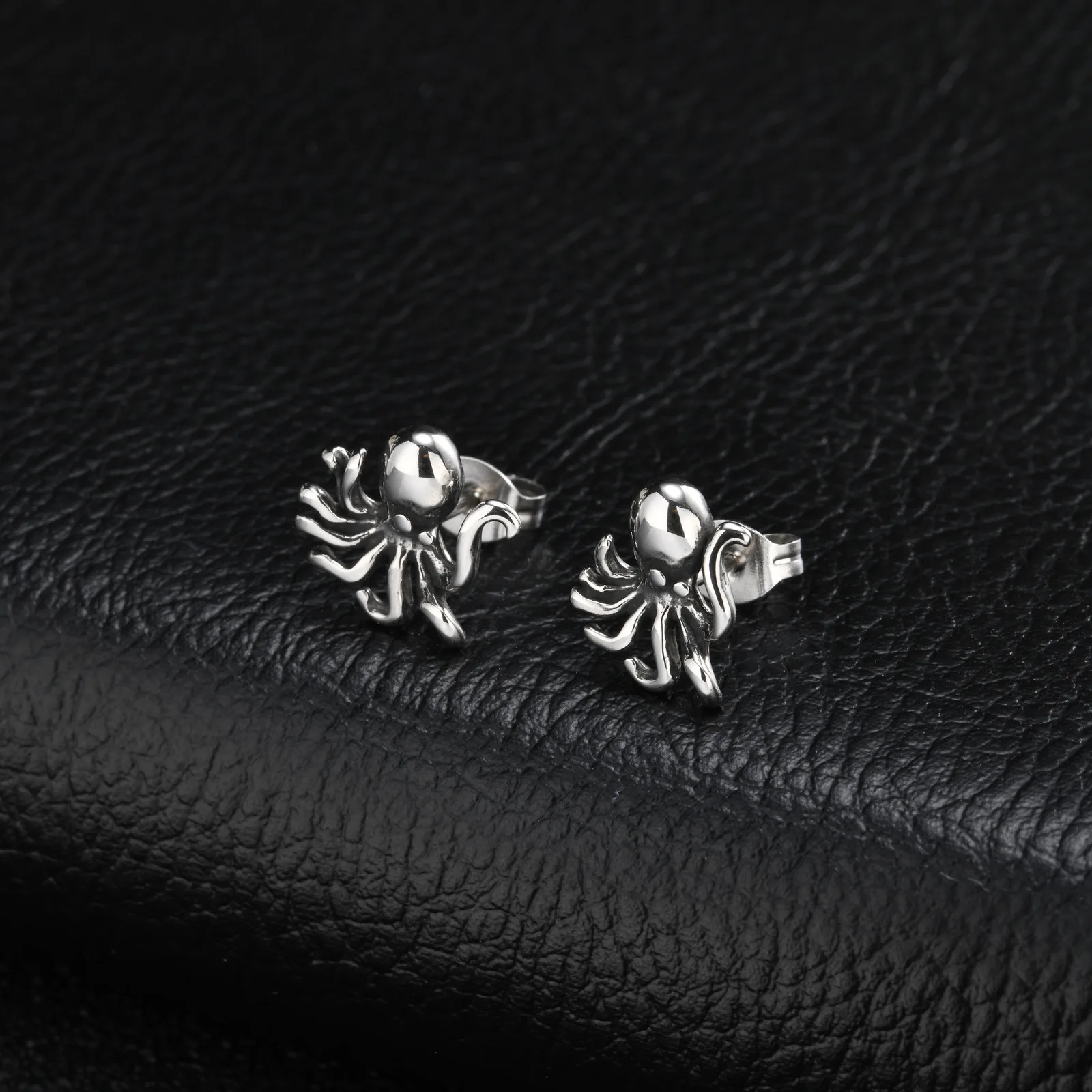Vintage-Oktopus-Ohrstecker für Männer, hypoallergene Ohrstecker mit Meerestieren aus Edelstahl, Halloween-Party-Geschenk für den Vater – Detail 3