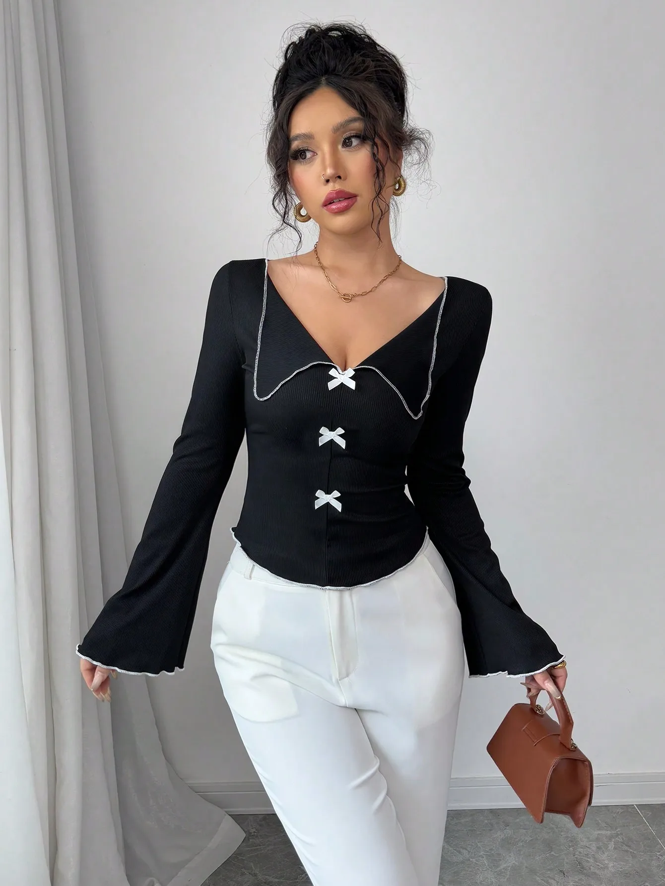 

Осенний новый стиль, универсальный модный женский элегантный цельный кусок с длинными рукавами и маленьким бантом