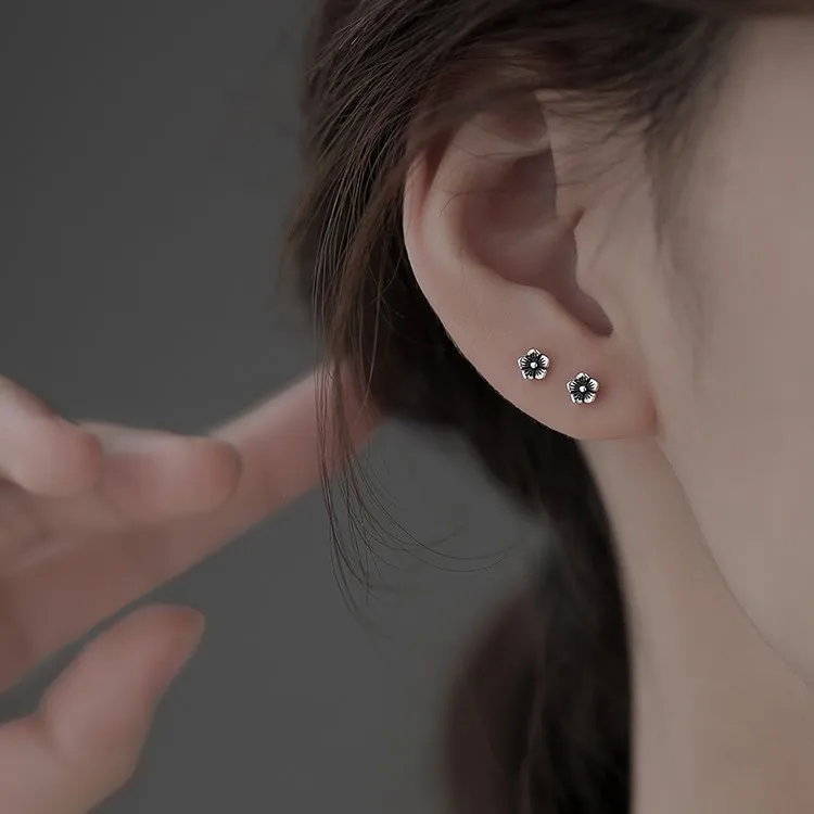 VOQ Silver Color Small Flower Stud Earrings Retro Rose Flower Stud Earrings Ladies Fashion Premium Accessories Hypoallergenic