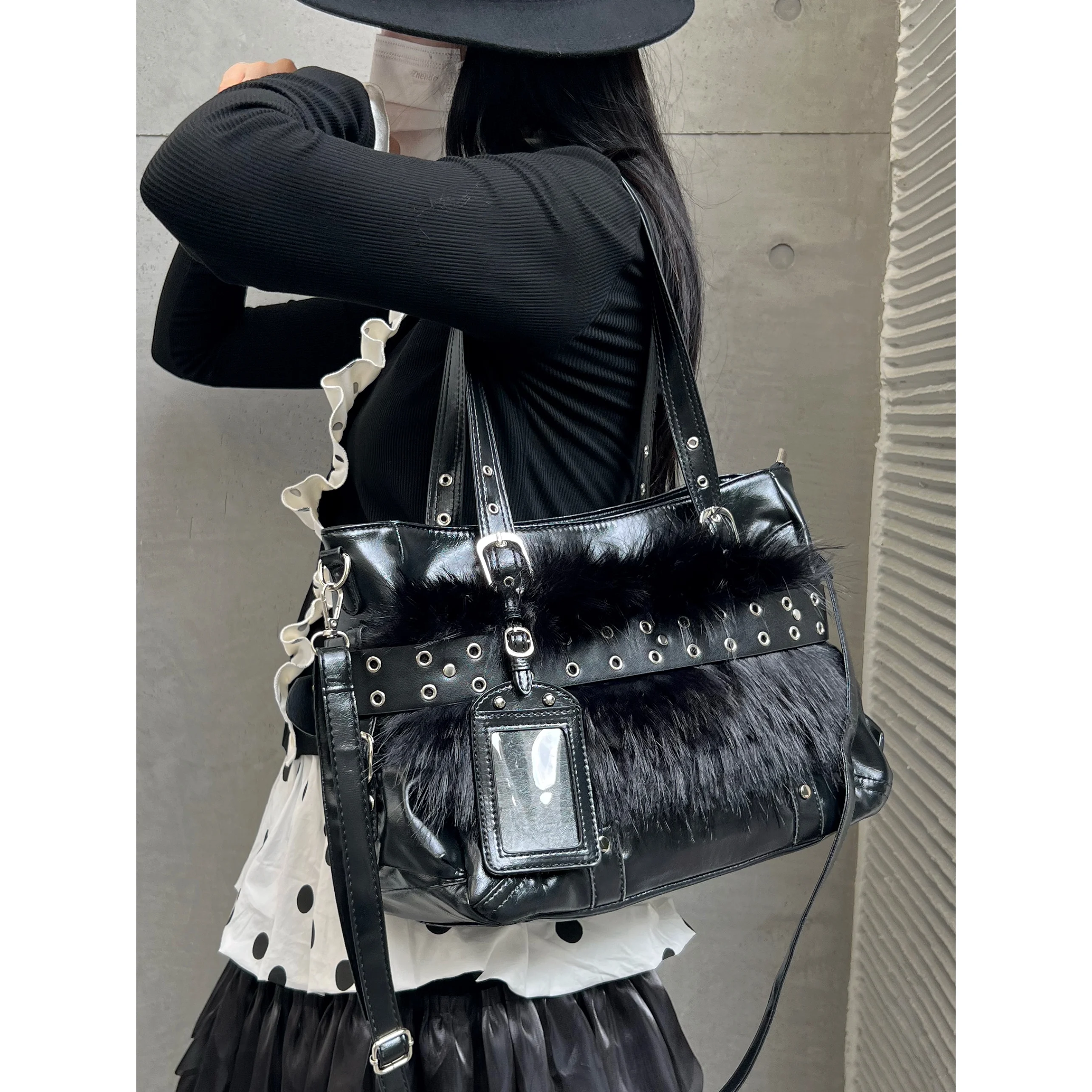 

2025 New Handmade Retro Dark Plush Large Capacity Leather Rivet Spicy Girl Niche Versatile Hand-held Tote Women's Bag