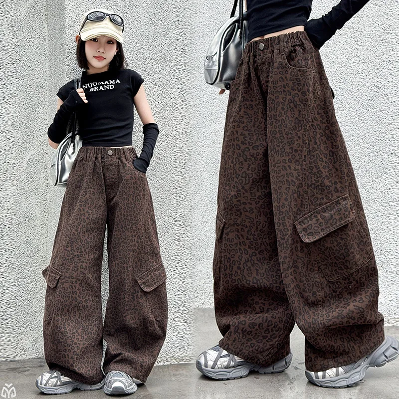 

Модные джинсы с леопардовым принтом для девочек на весну и осень, новые детские штаны-карго в американском стиле для подростков, свободные широкие брюки в стиле ретро