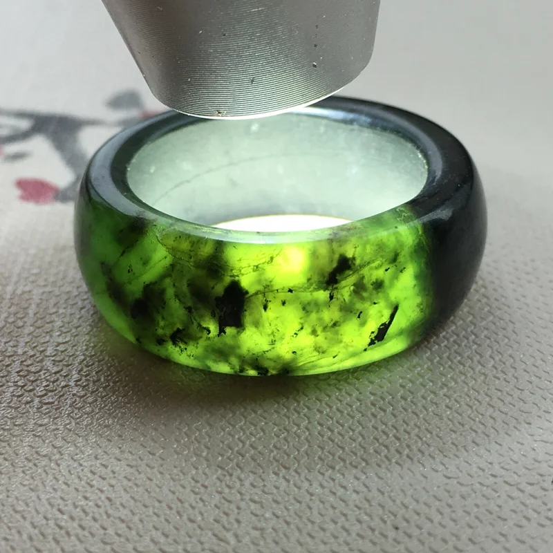 

Сертифицированное натуральное (темно-зеленый нефрит) Кульцо с резьбой из темно-зеленого нефрита Нефритовое кольцо Кольцо AAAA