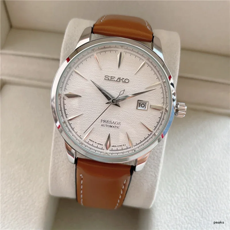 ساعة سيكو الرياضية كوارتز مقاومة للماء للرجال، مينا متعددة الوظائف وعلامات مضيئة، ستانلس ستيل أو حزام مطاطي.