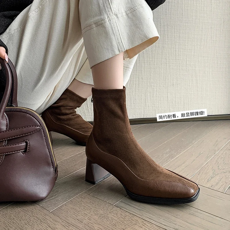 

2026 осенне-зимние женские ботильоны высотой 22-24,5 см из воловьей кожи + эластичные фланелевые современные ботинки с квадратным носком, узкие ботинки на толстом каблуке с молнией сзади