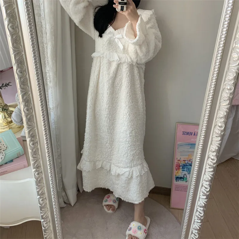 Sweet Princess Style Nightgown Long Coral Velvet Soft Sleepwear Women Winter Soft Home Dressing Gown Lace Ruffles Sleepdress