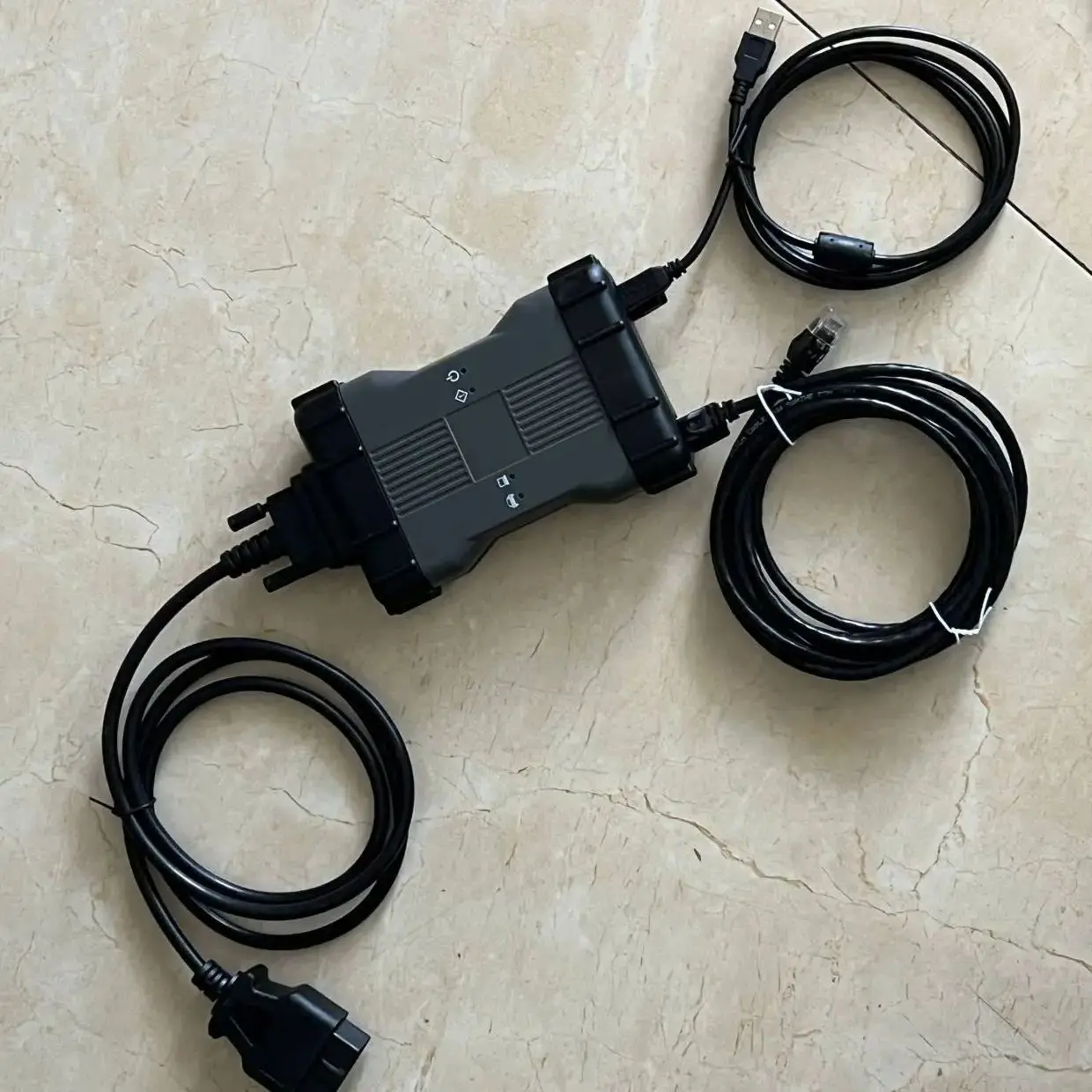 

OBD2 Diagnostic Tools MB Star C6 VCI Wifi Auto Scanner CAN DOIP Protocol 2 Years Warranty