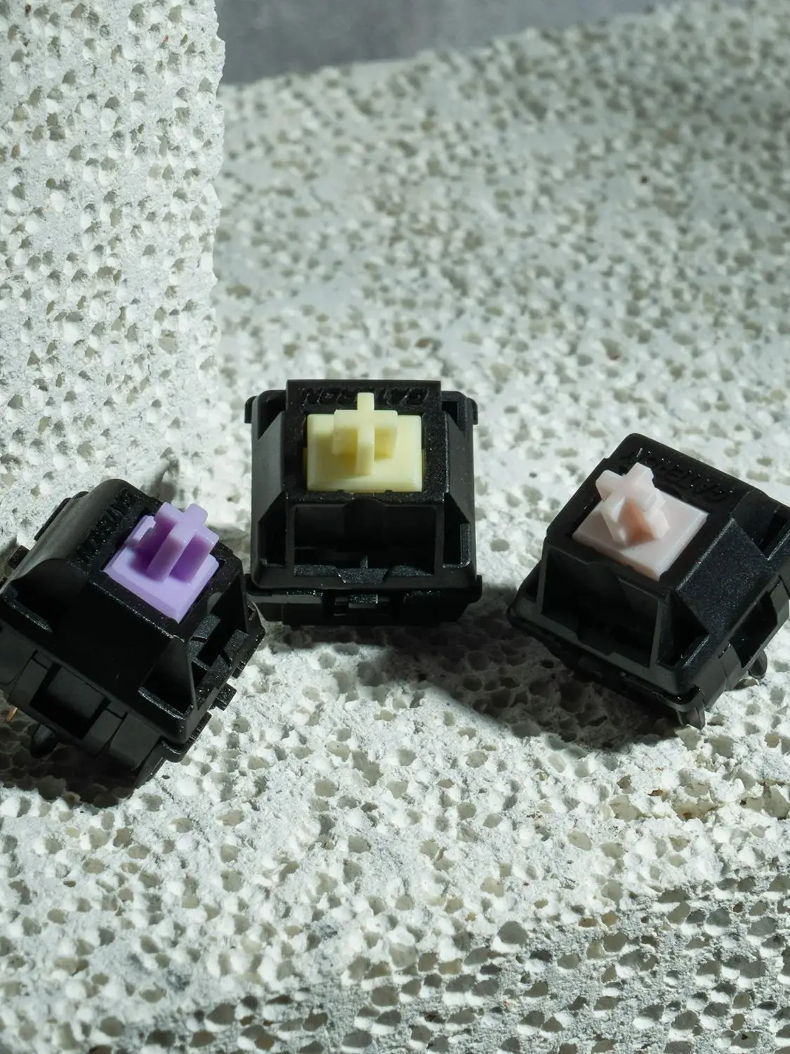 Przełączniki GATERON Oil King Familier Series - Liniowe, Taktyczne, Ciche, Liniowe, RGB, Wstępnie Smarowane, Personalizowane, DIY, Hot Swap, do Klawiatur Mechanicznych — zdjęcie produktu 7