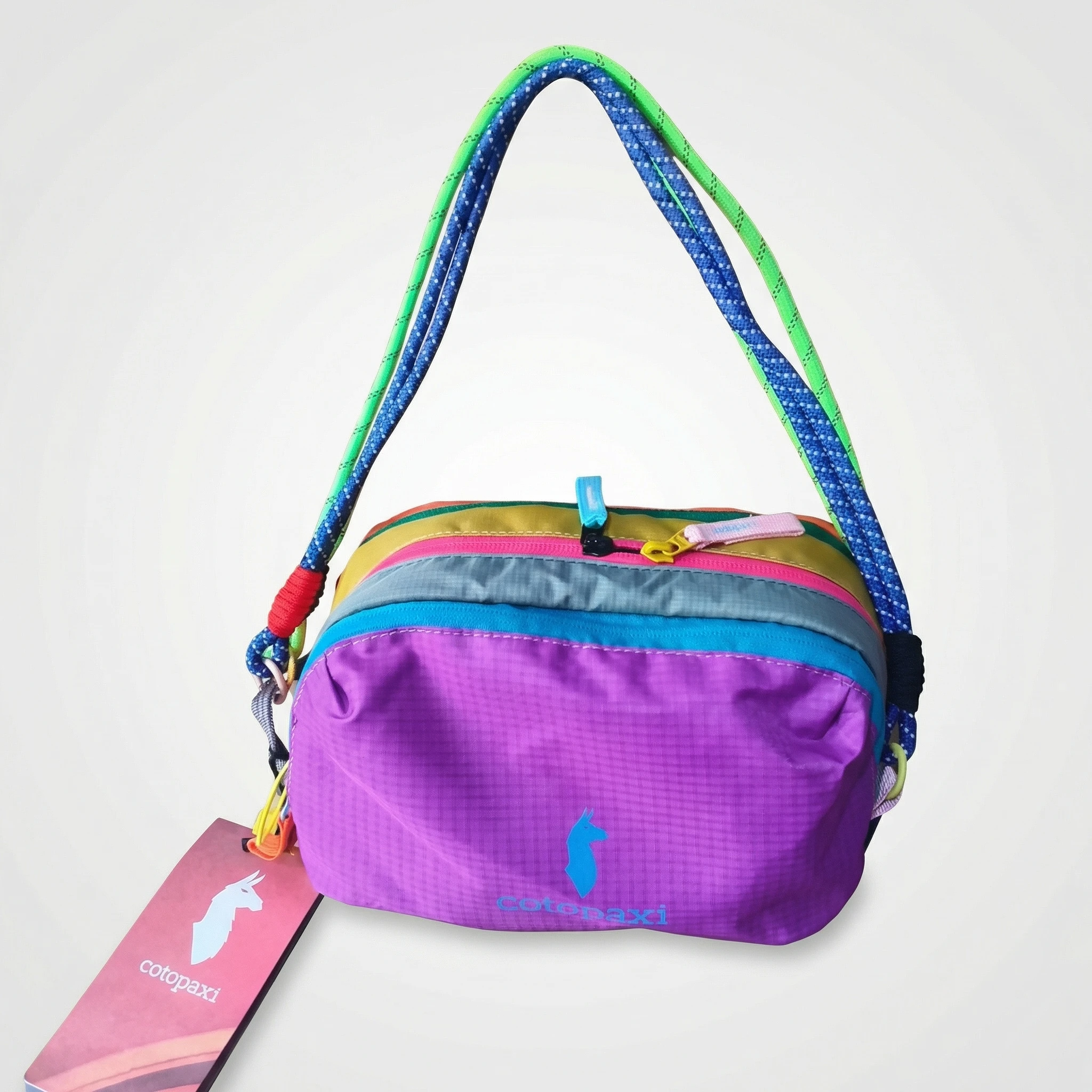 Bolsa de lavado y almacenamiento Alpaca Dopamine-Colored, con tres compartimentos principales con cremallera para una separación organizada. Portátil y recargable