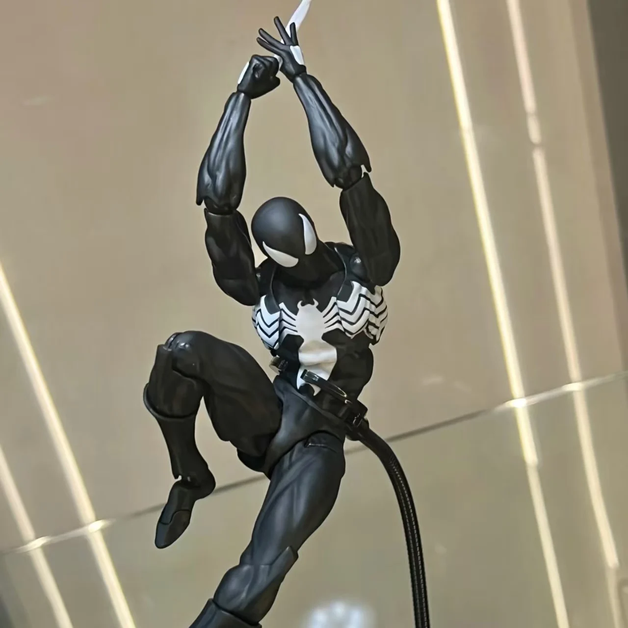 Anime Action Figure Joint Mobile Doll Mess Toys Black Neighbor Symbiotic Spider Man Venom Battle Suit Model Ornament Collection