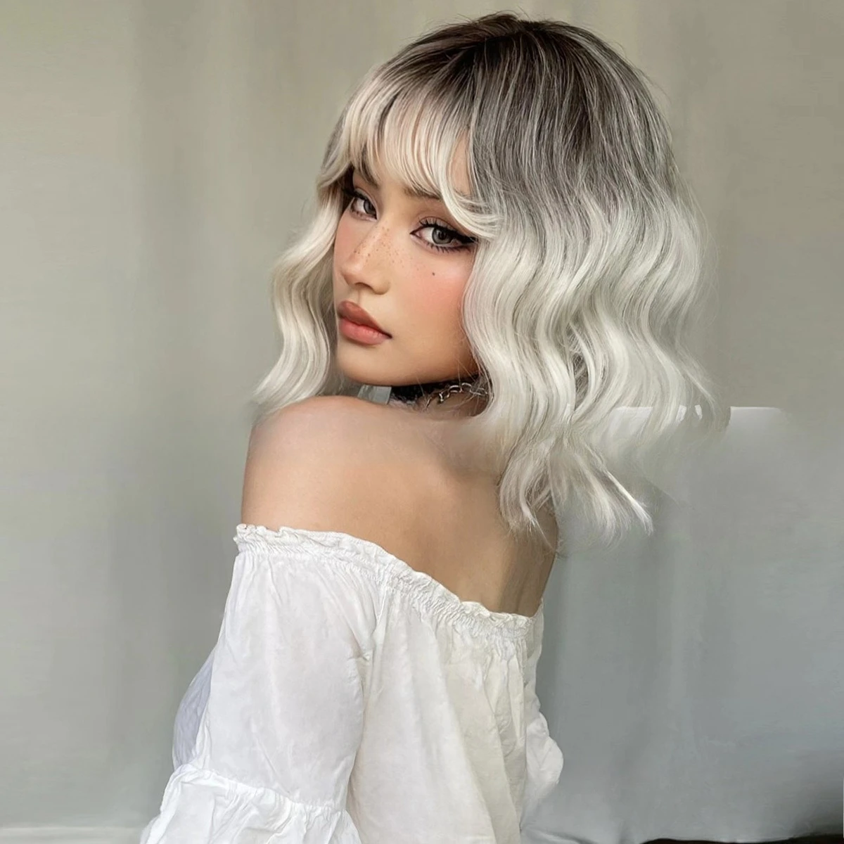 Europe and the United States hot-selling new wig white gold short curly hair rose mesh high temperature silk full head cover wig