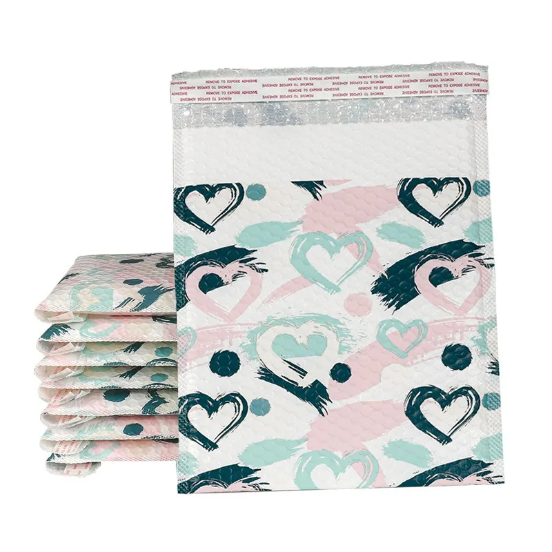 Рисунок 2 - почтовые конверты с пузырьками и принтом в виде сердца