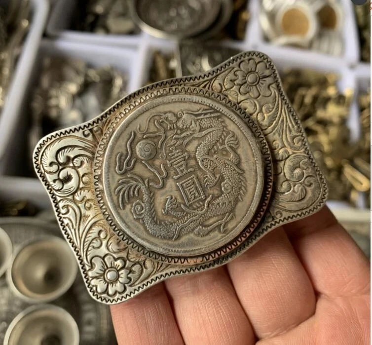 

Ancient Metal Sculpture Dragon and Phoenix Chengxiang Collection Belt Buckle Zodiac Dragon and Phoenix Animal Memorial Medallion