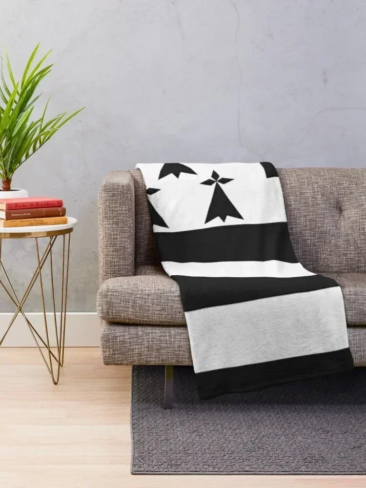 Flag of Brittany Drapeau Breton Gwenn-ha-du Ermine black and White HD HIGH QUALITY ONLINE STORE Throw Blanket