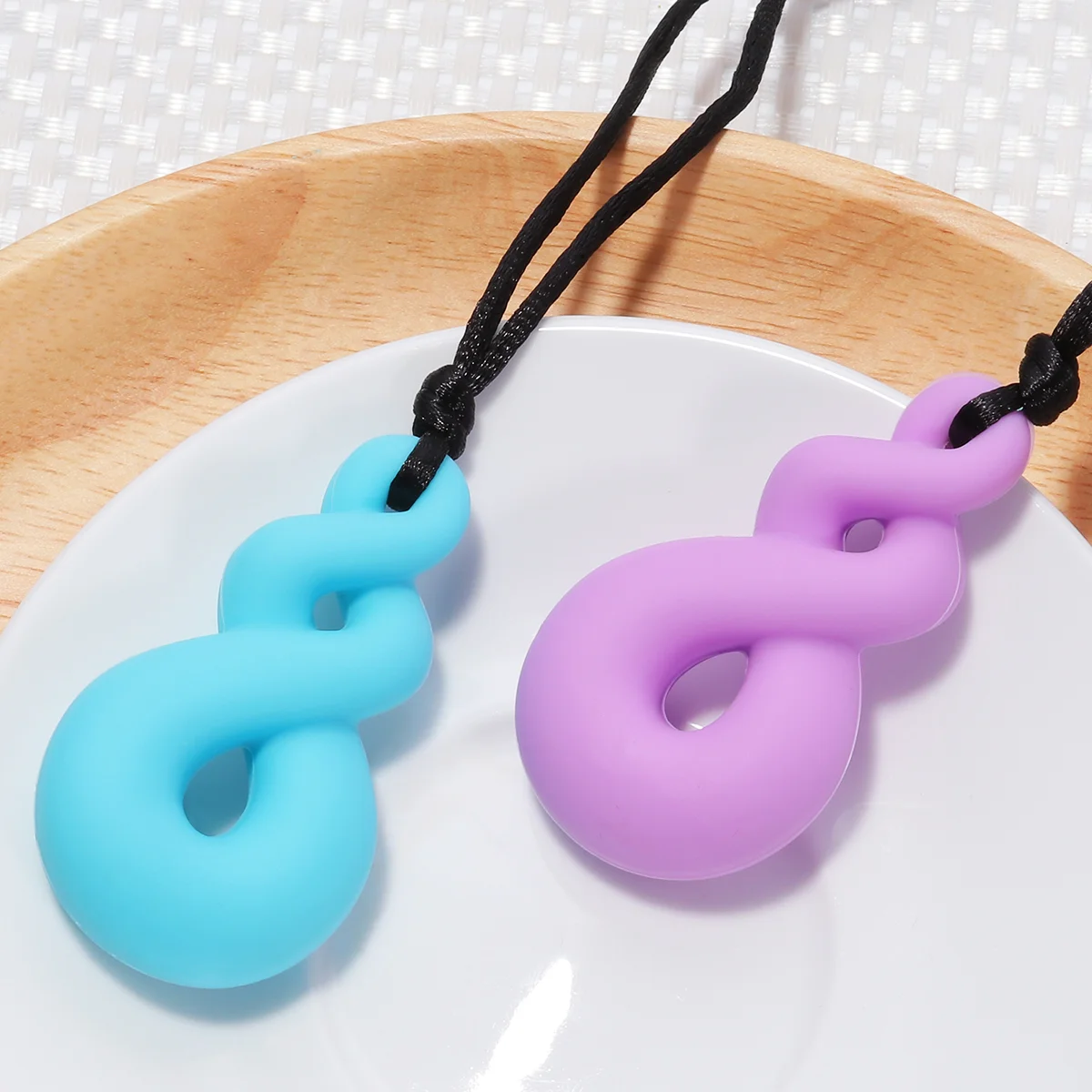 ROSENICE 2Pcs Chewing Necklace Calming Chew Necklace for Autism ADHD Oral Motor Chewing Biting Teething Needs (Light Blue and Pu