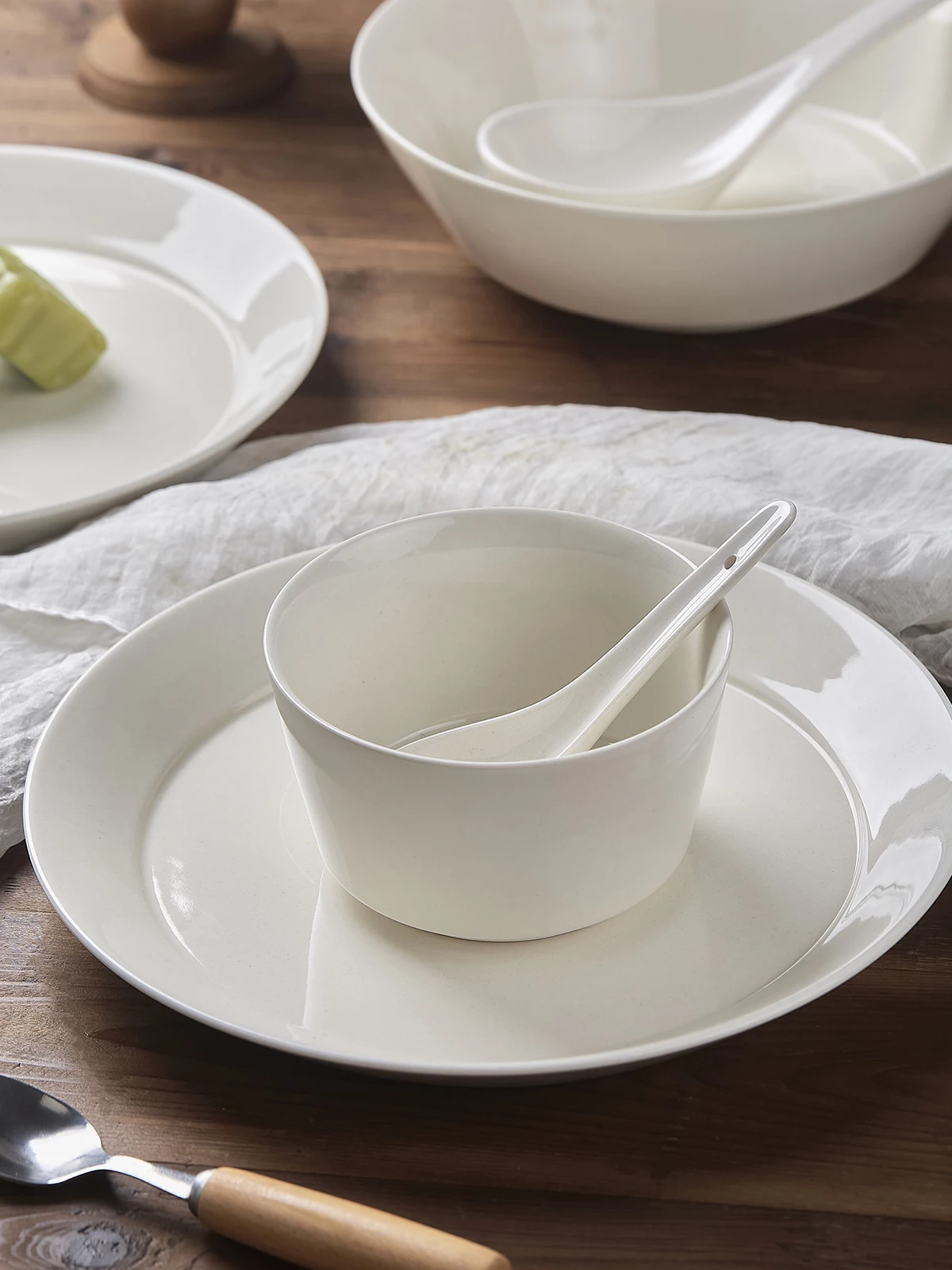 

Manshi Ceramic Bowl Set Luxury Simple Style Straight Mouth Bowl And Plate Set for 2 People Couples Daily Use Home Dining Set