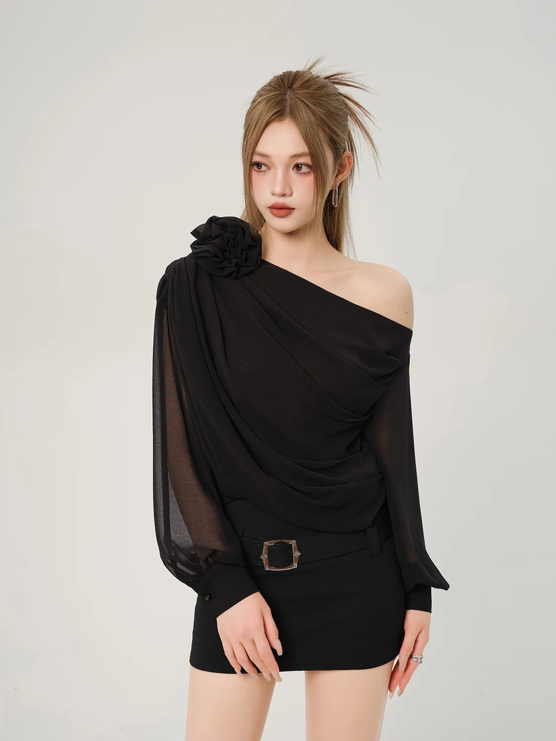 

Новая женская блузка EU IIWAN с асимметричным вырезом на плече, кружевом и розами, в корейском стиле, с длинными съемными рукавами, свободного кроя