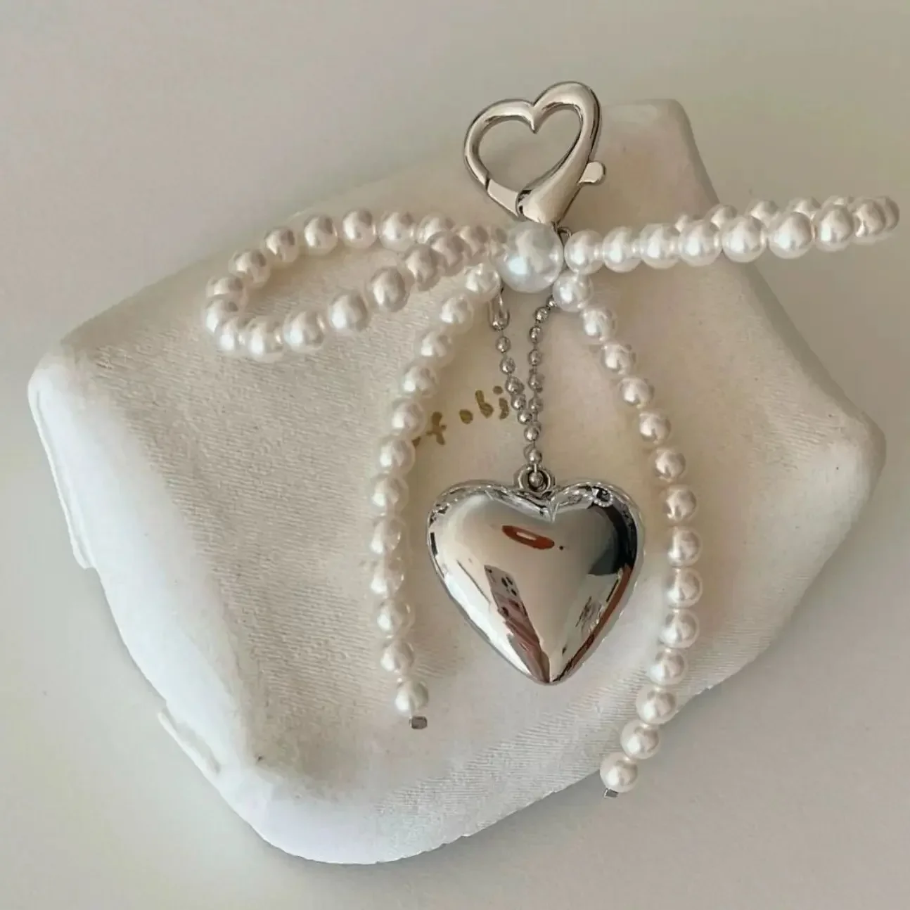 White Bowknot Heart Keychain Women Korean Sweet Charm Pearl Bow Backpack Key Ring Handmade Jewelry Ornament Bags Pendants Gifts